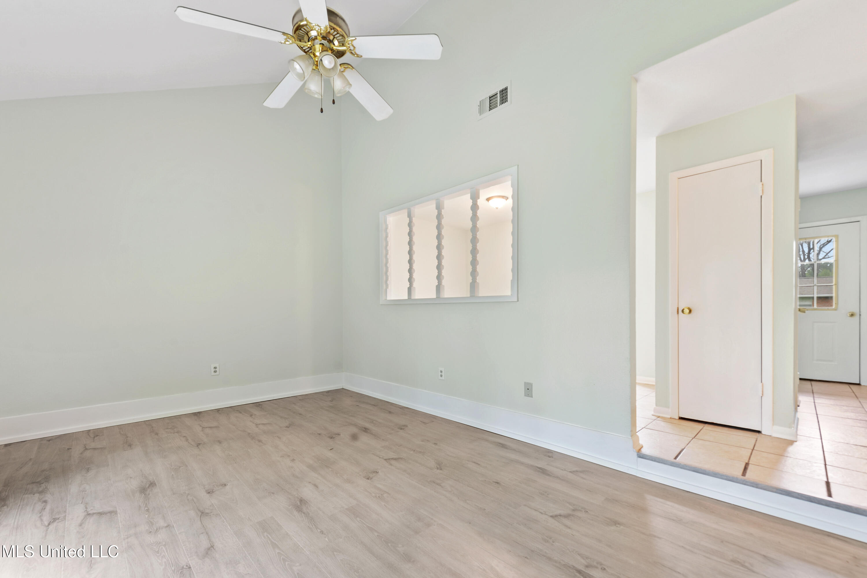 4110 Groveland Road Property Photo 4