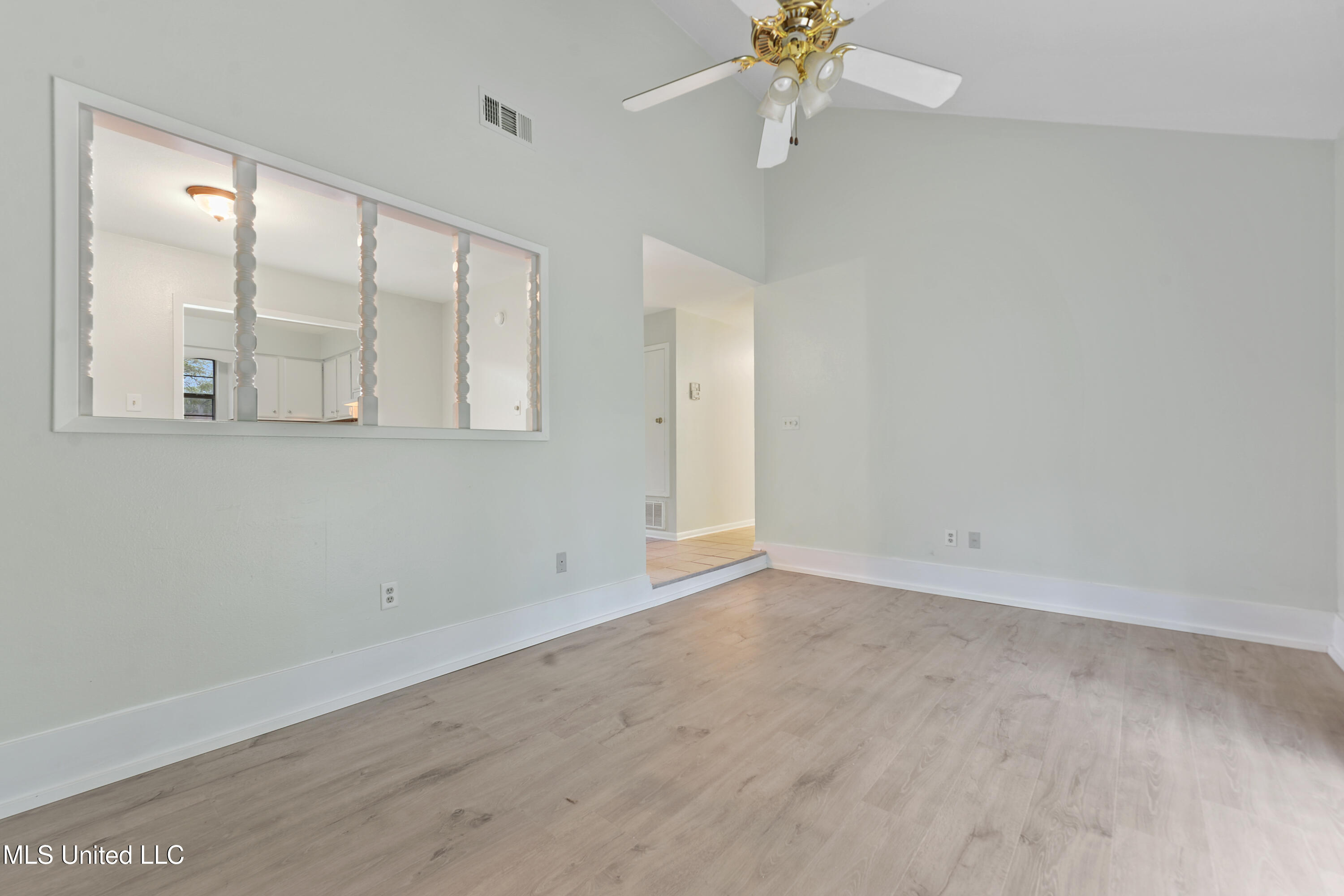 4110 Groveland Road Property Photo 5