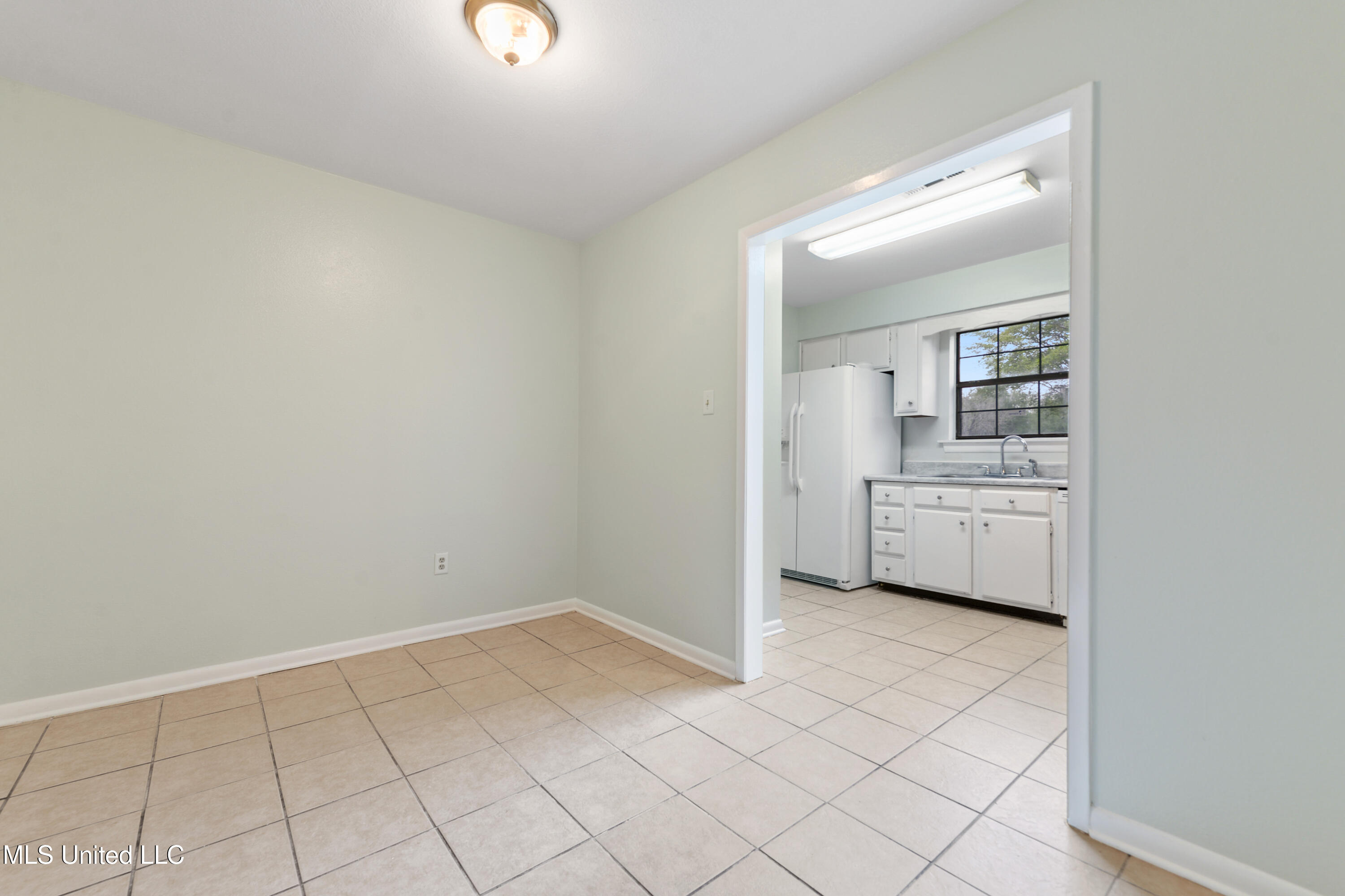 4110 Groveland Road Property Photo 6