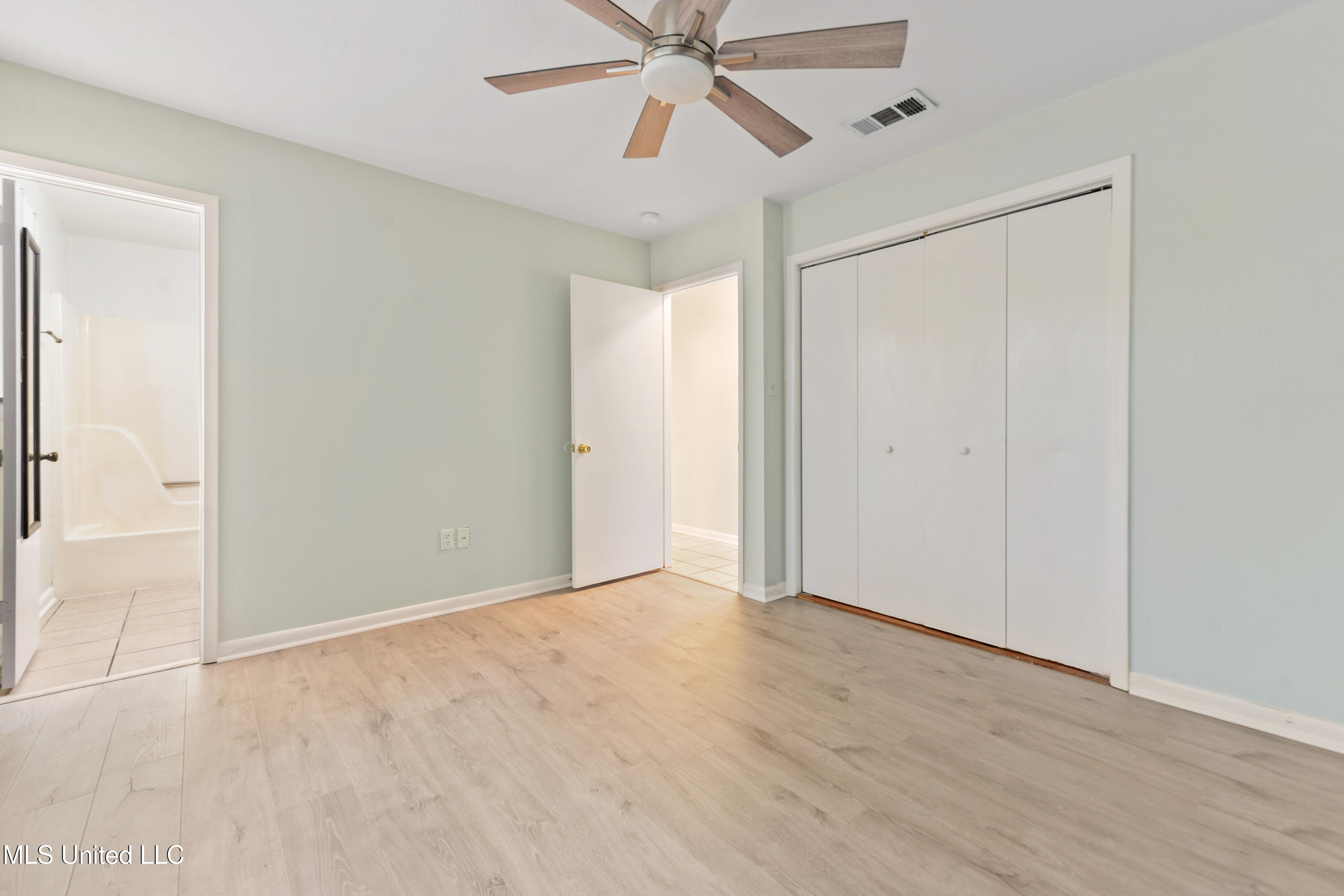4110 Groveland Road Property Photo 10