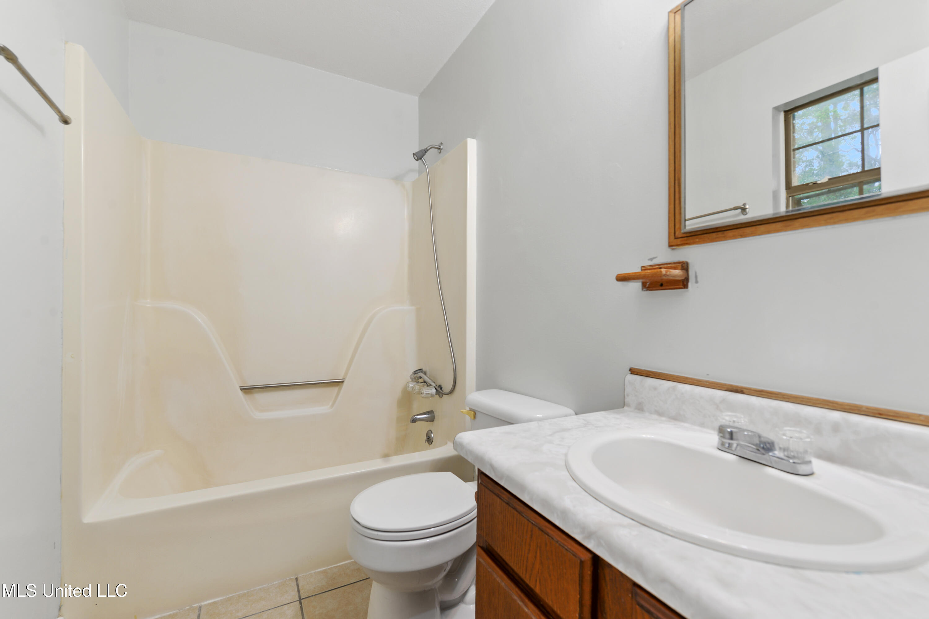 4110 Groveland Road Property Photo 11