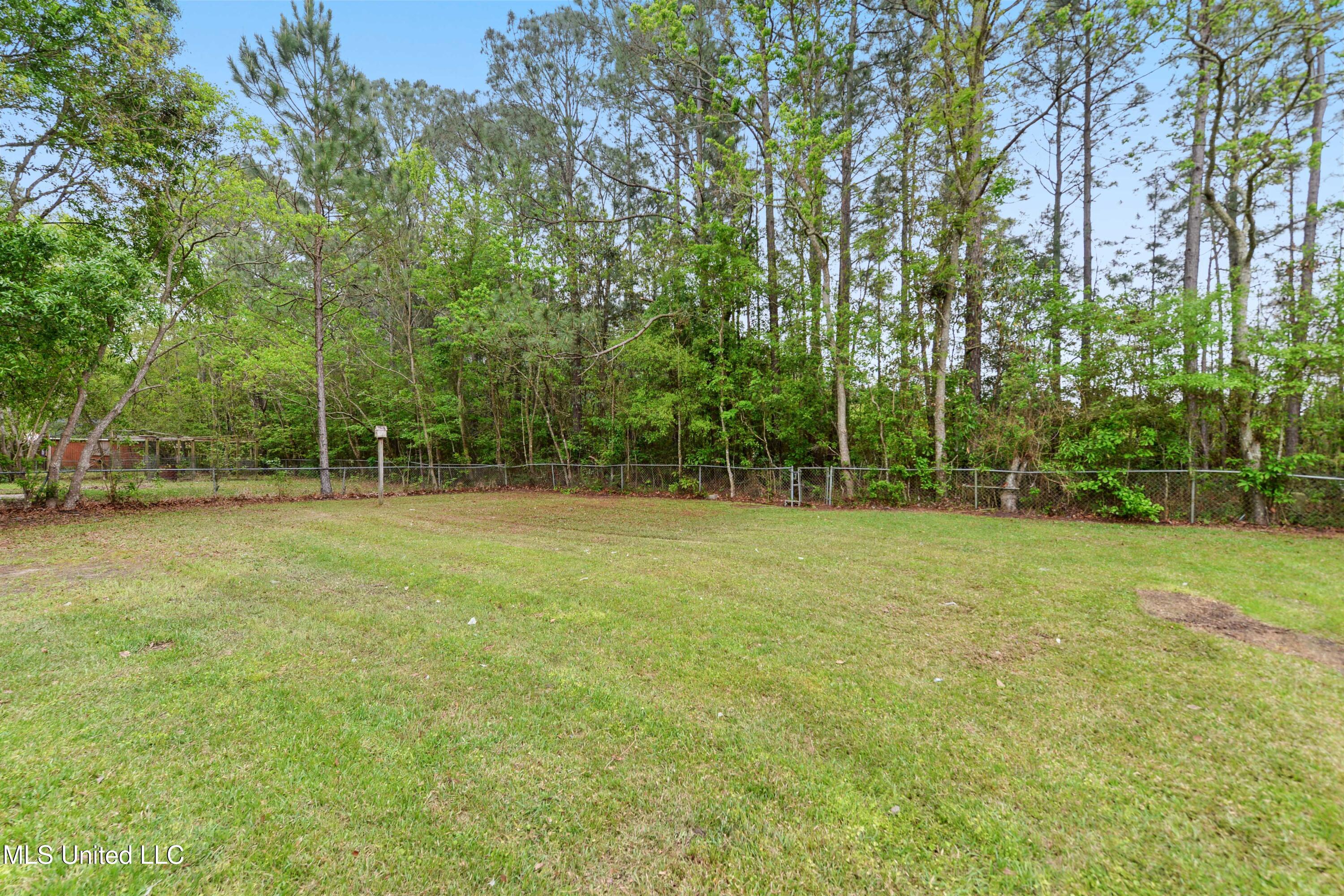4110 Groveland Road Property Photo 18