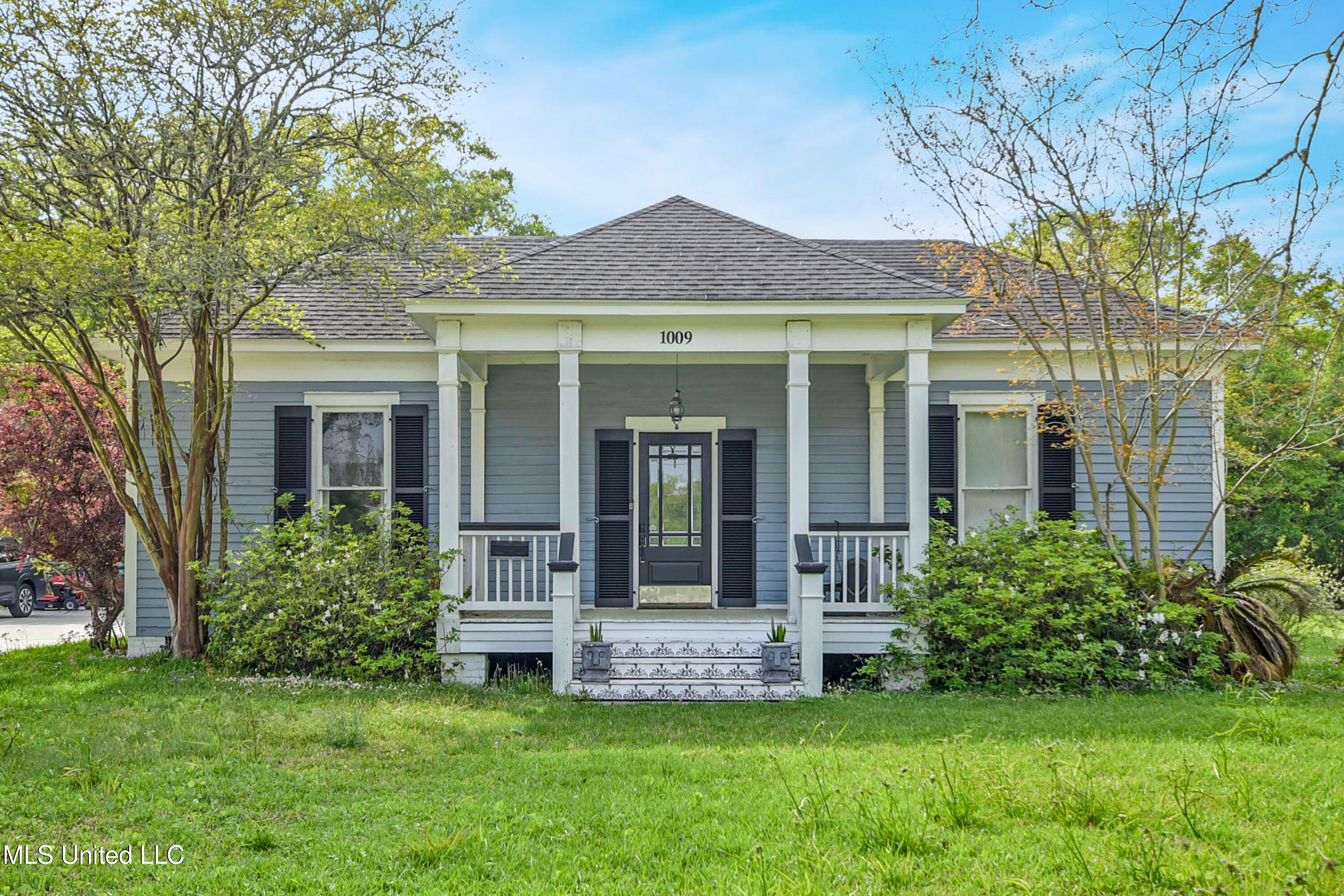 Beach Real Estate Listings Main Image