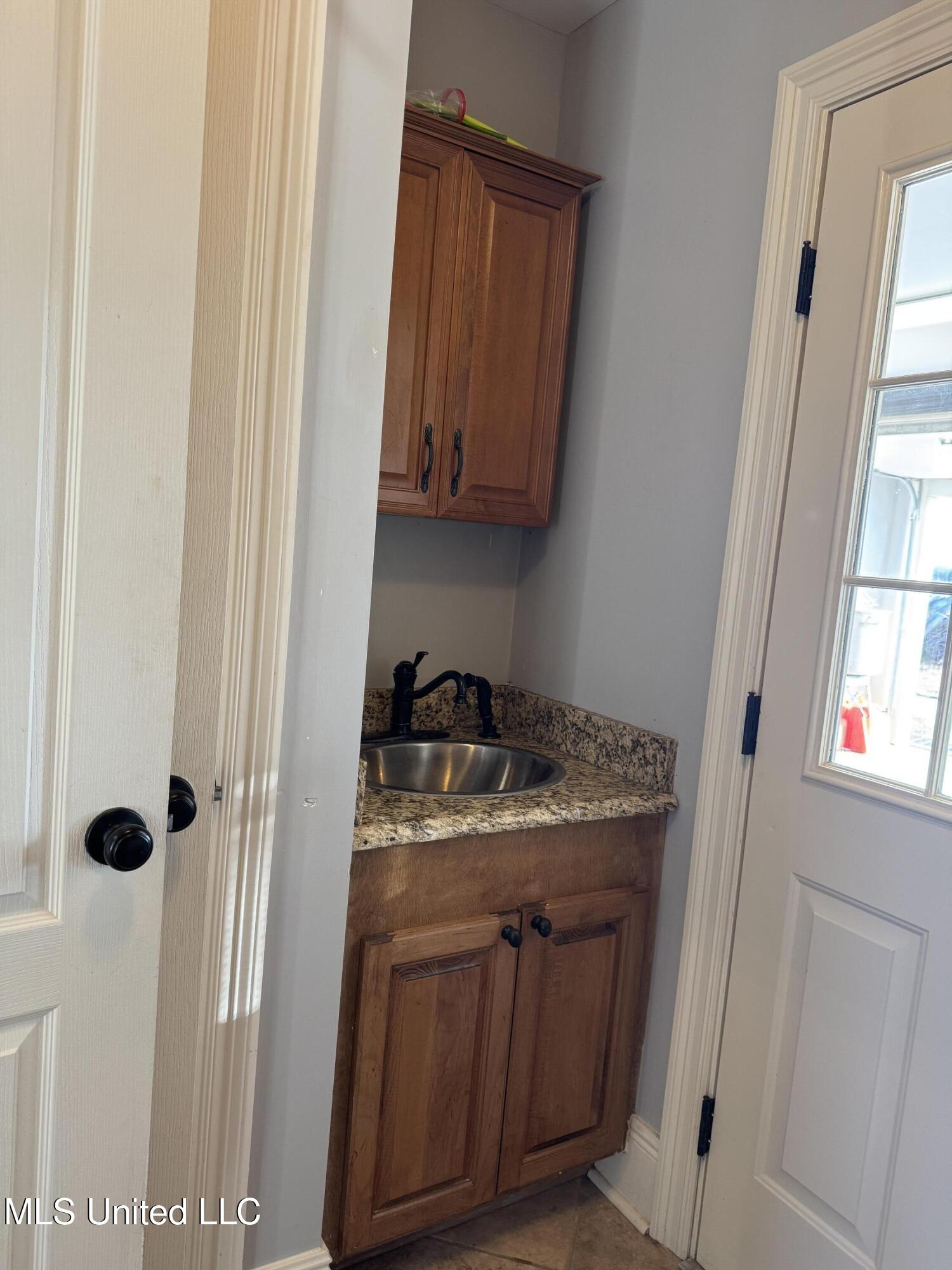 966 Hwy 569 Property Photo 5