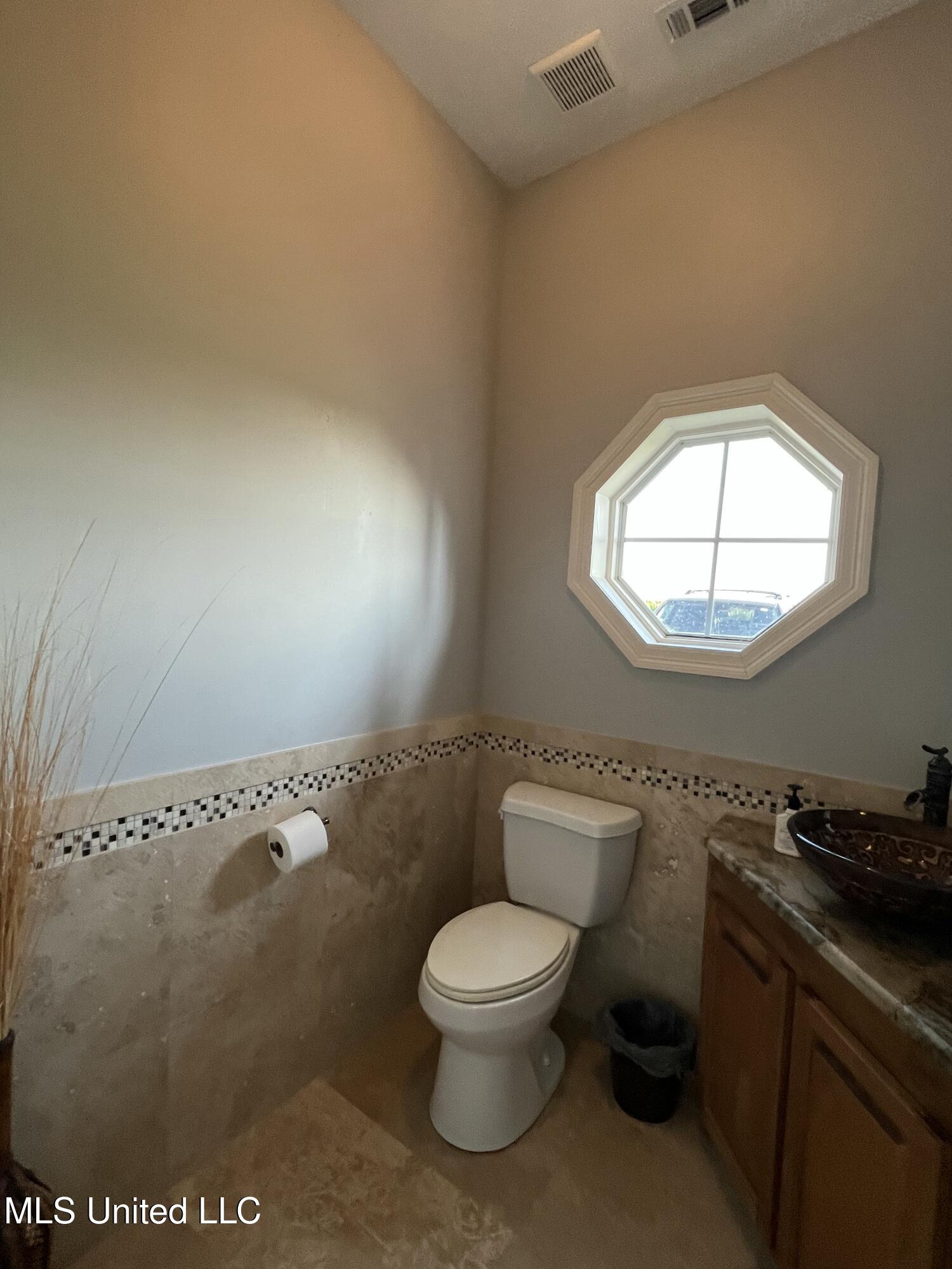 966 Hwy 569 Property Photo 24