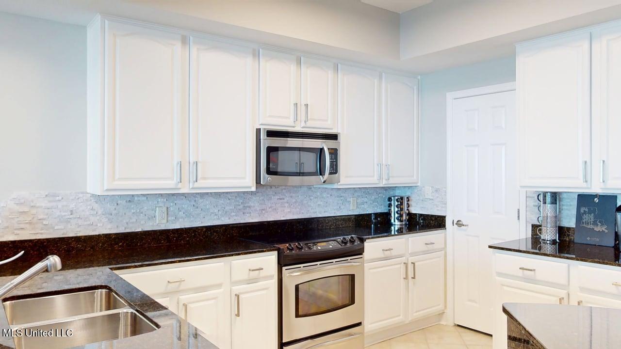 2668 Beach Boulevard Property Photo 7