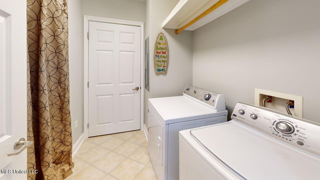 2668 Beach Boulevard Property Photo 16