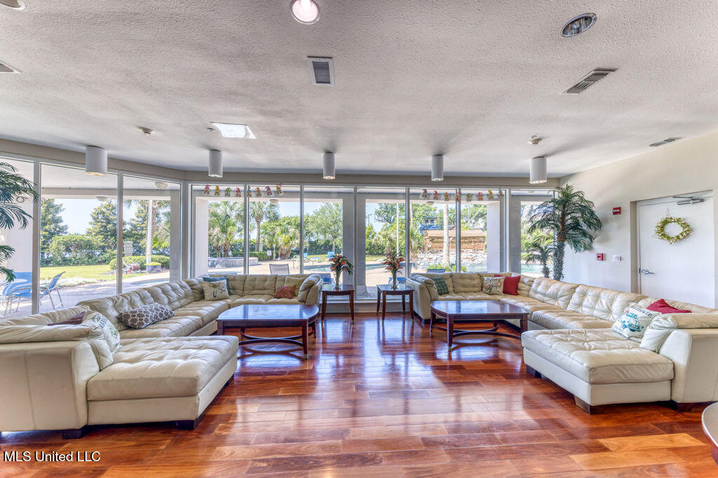 2668 Beach Boulevard Property Photo 24