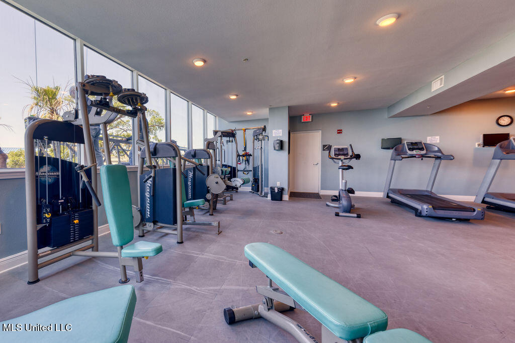 2668 Beach Boulevard Property Photo 29