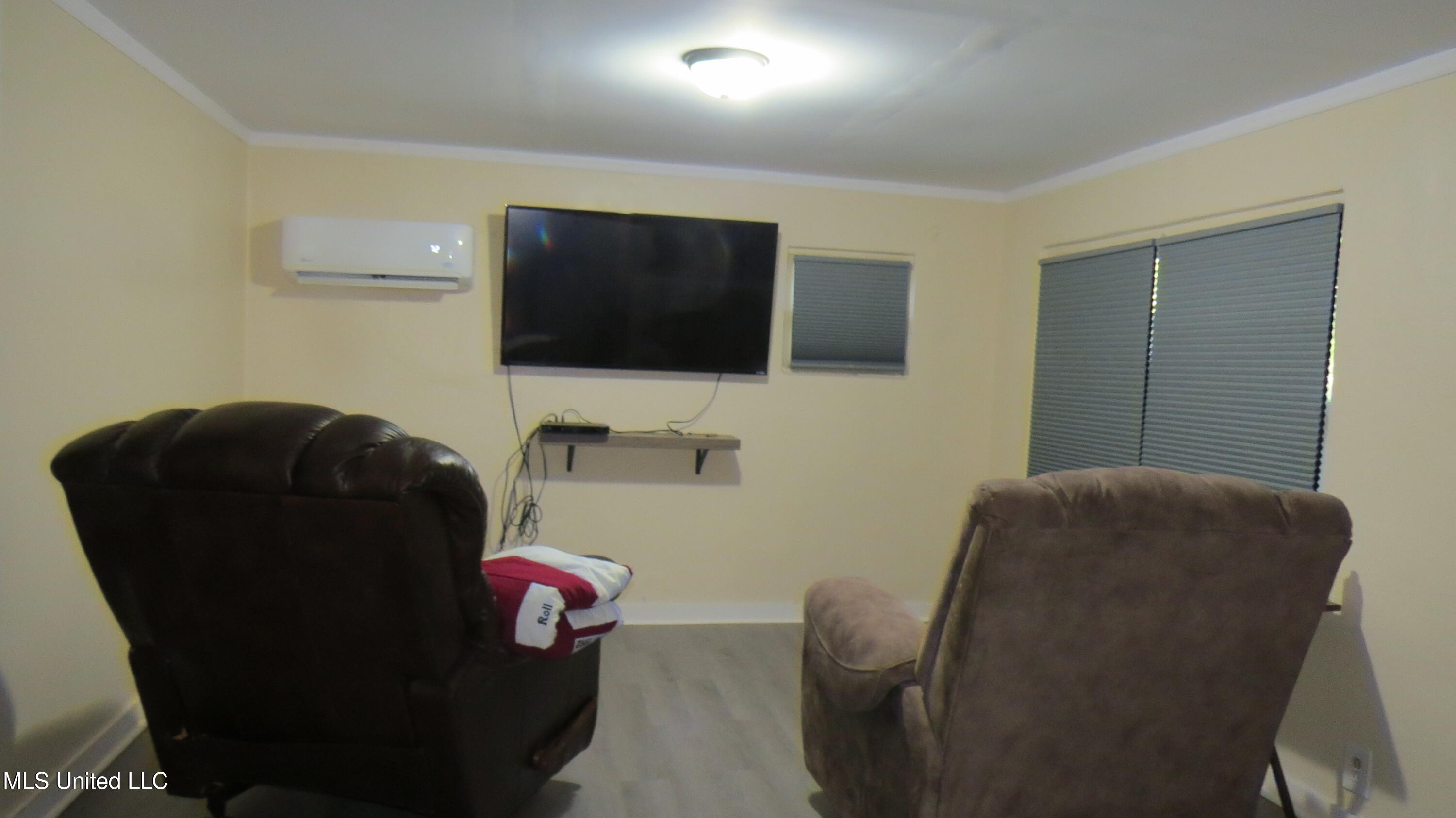 3009 Oak Street Property Photo 4