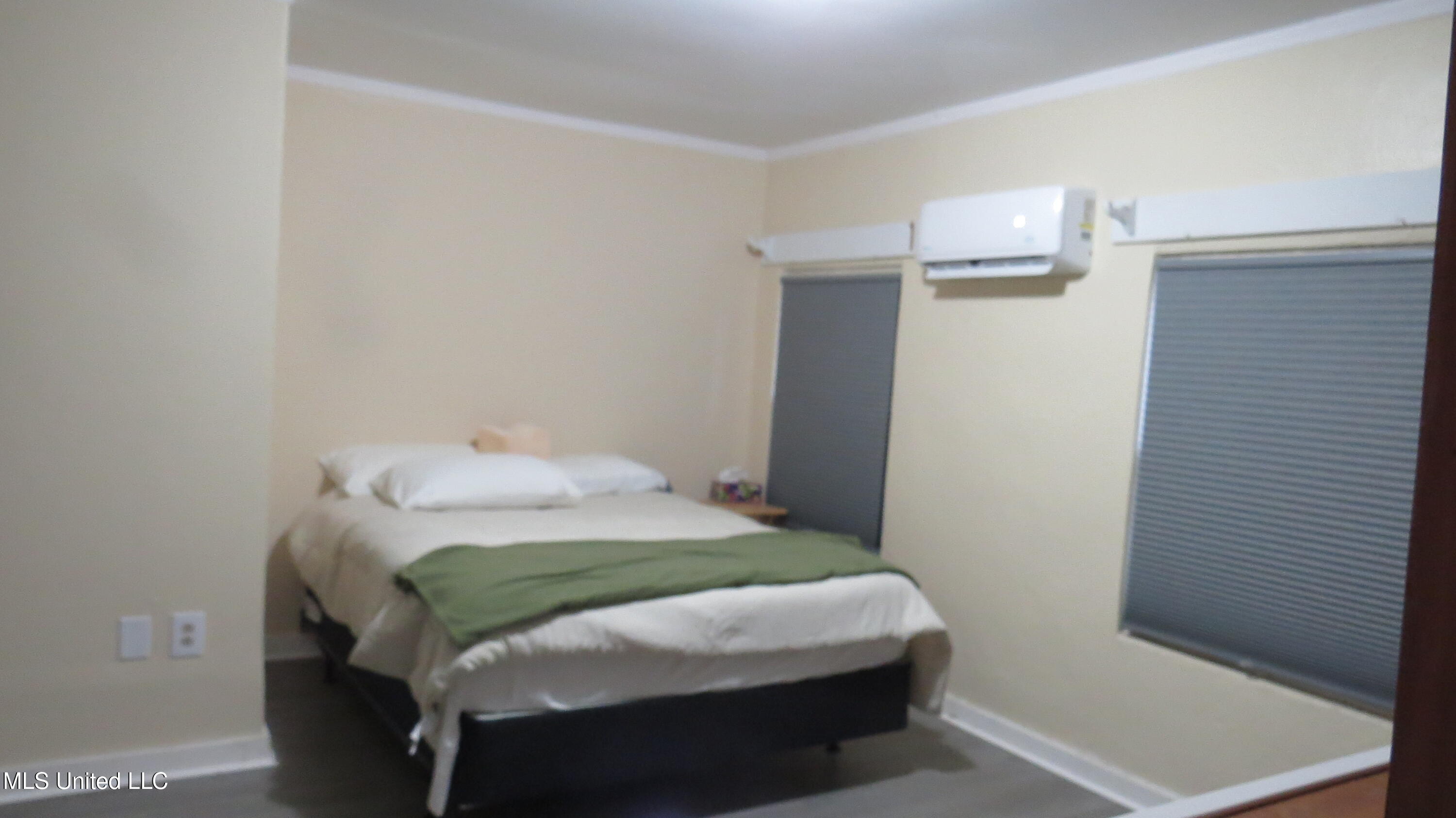 3009 Oak Street Property Photo 6