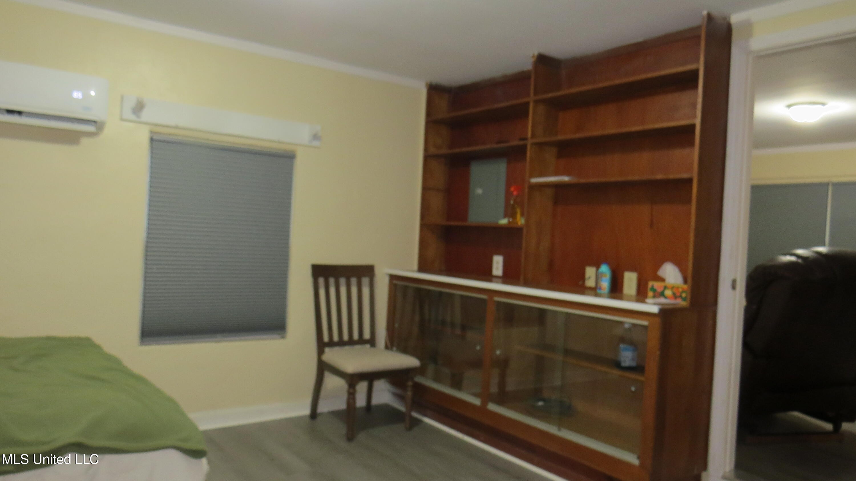 3009 Oak Street Property Photo 8