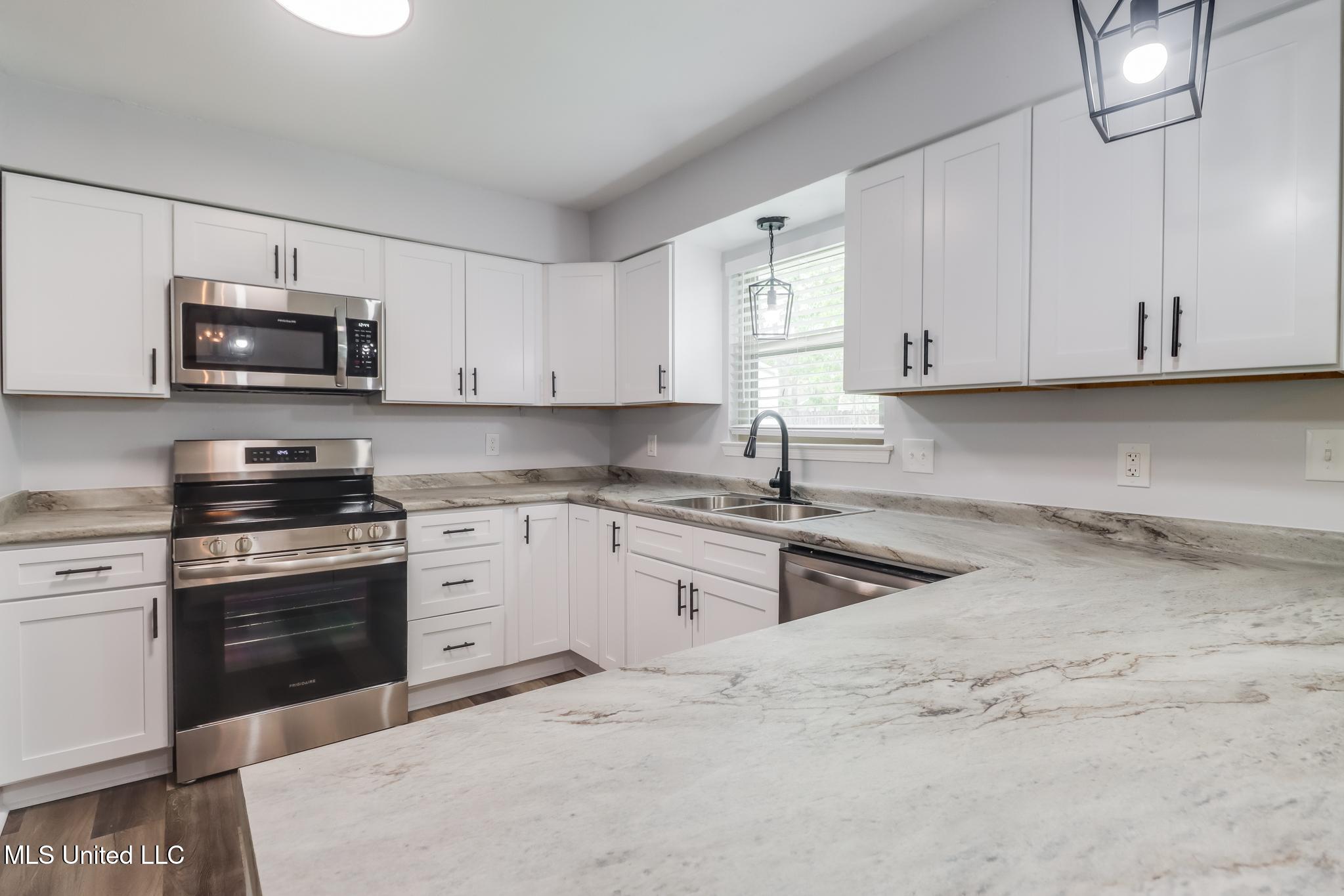 12082 Marlane Place Property Photo 8