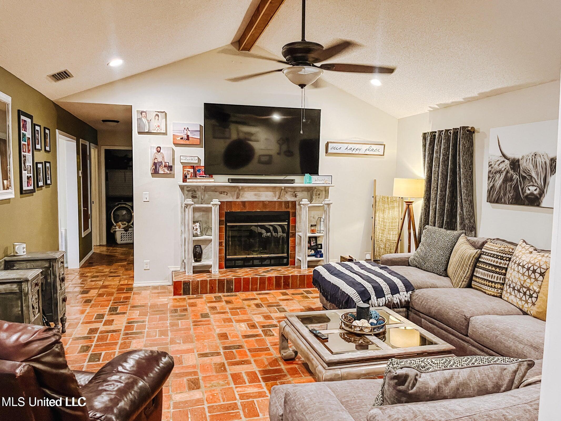 8178 Hwy 198 Property Photo 5