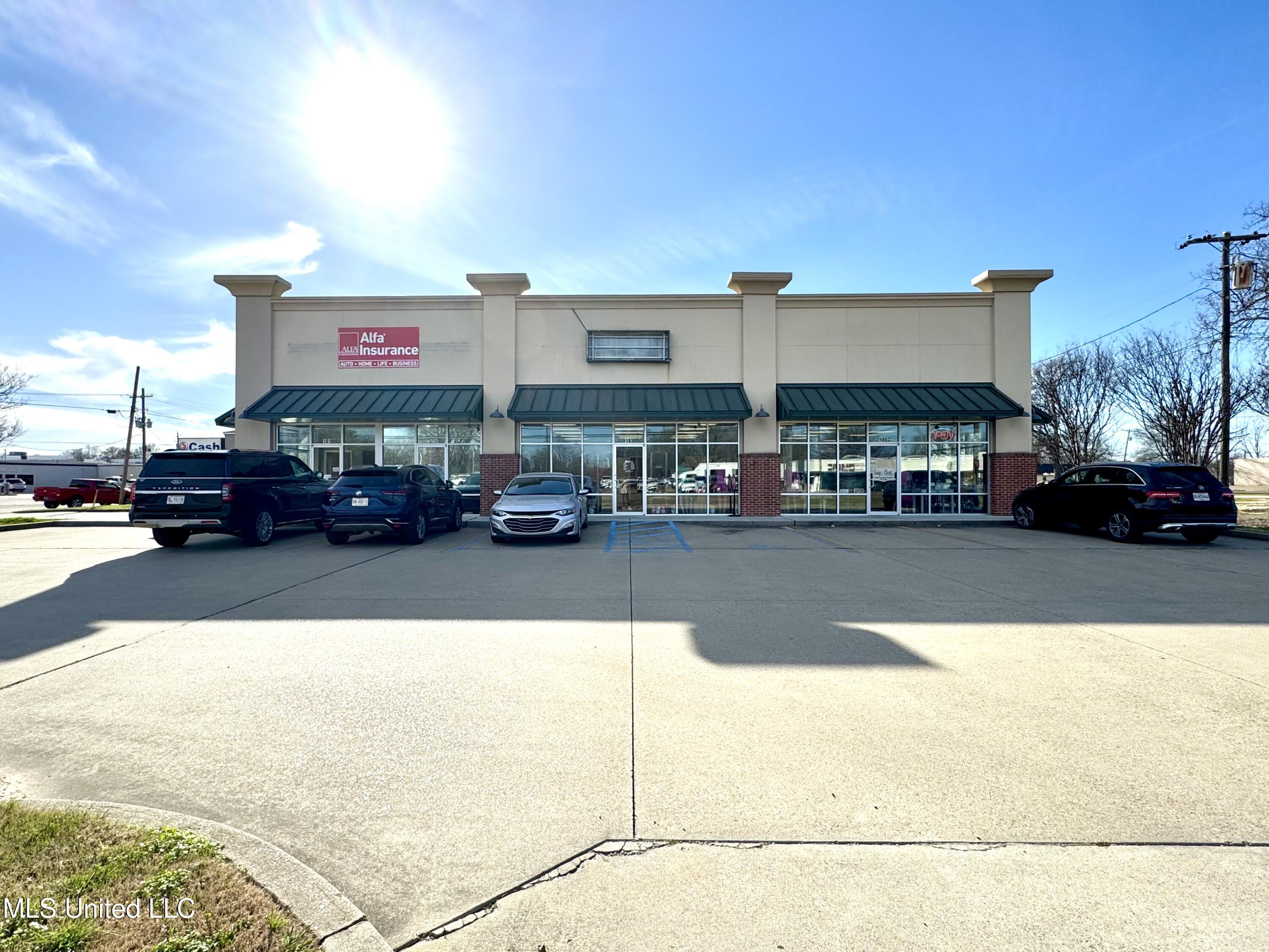 105 N Davis Ave. Avenue Property Photo 1