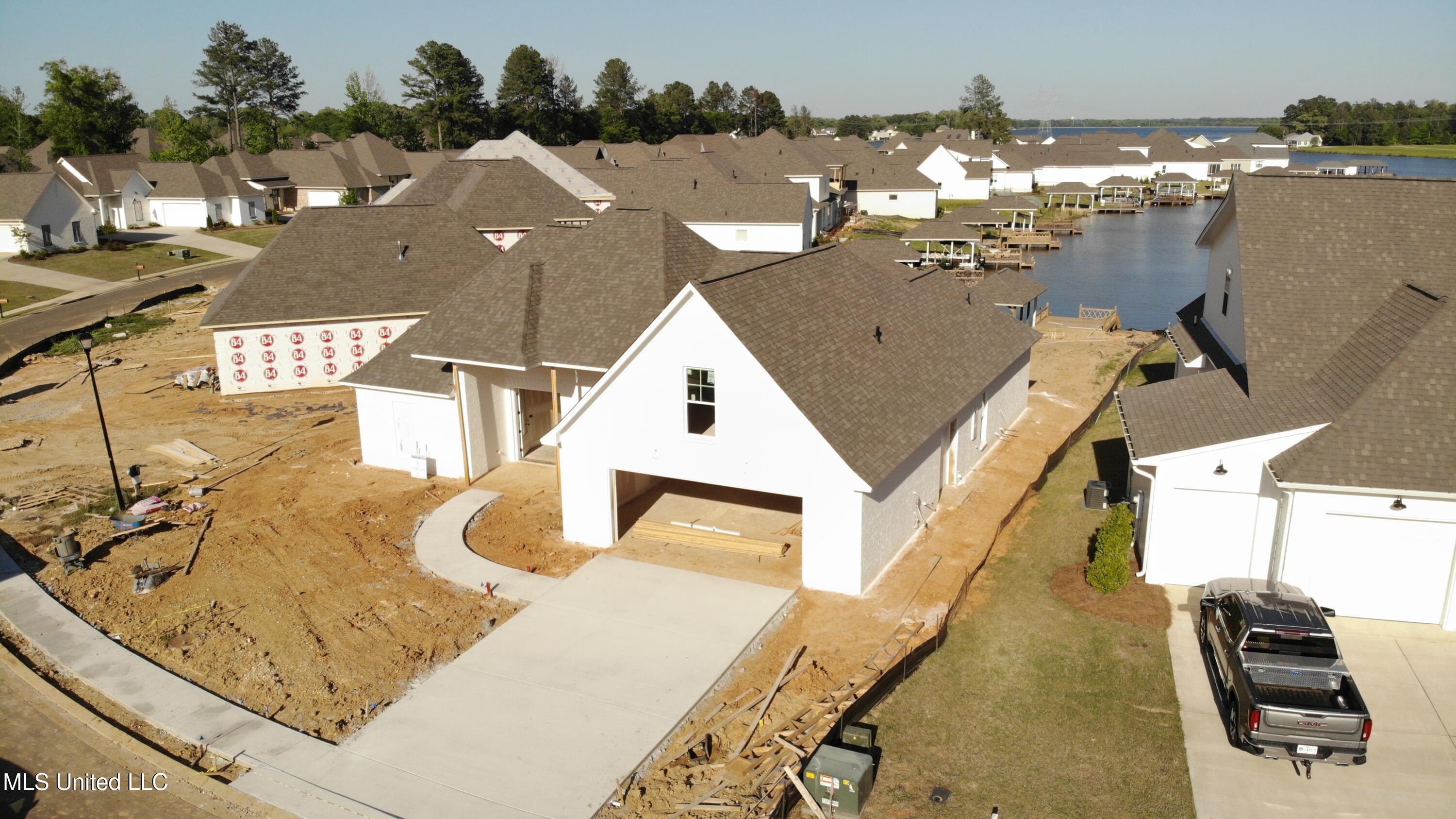 102 Herons Bay Circle Property Photo 2