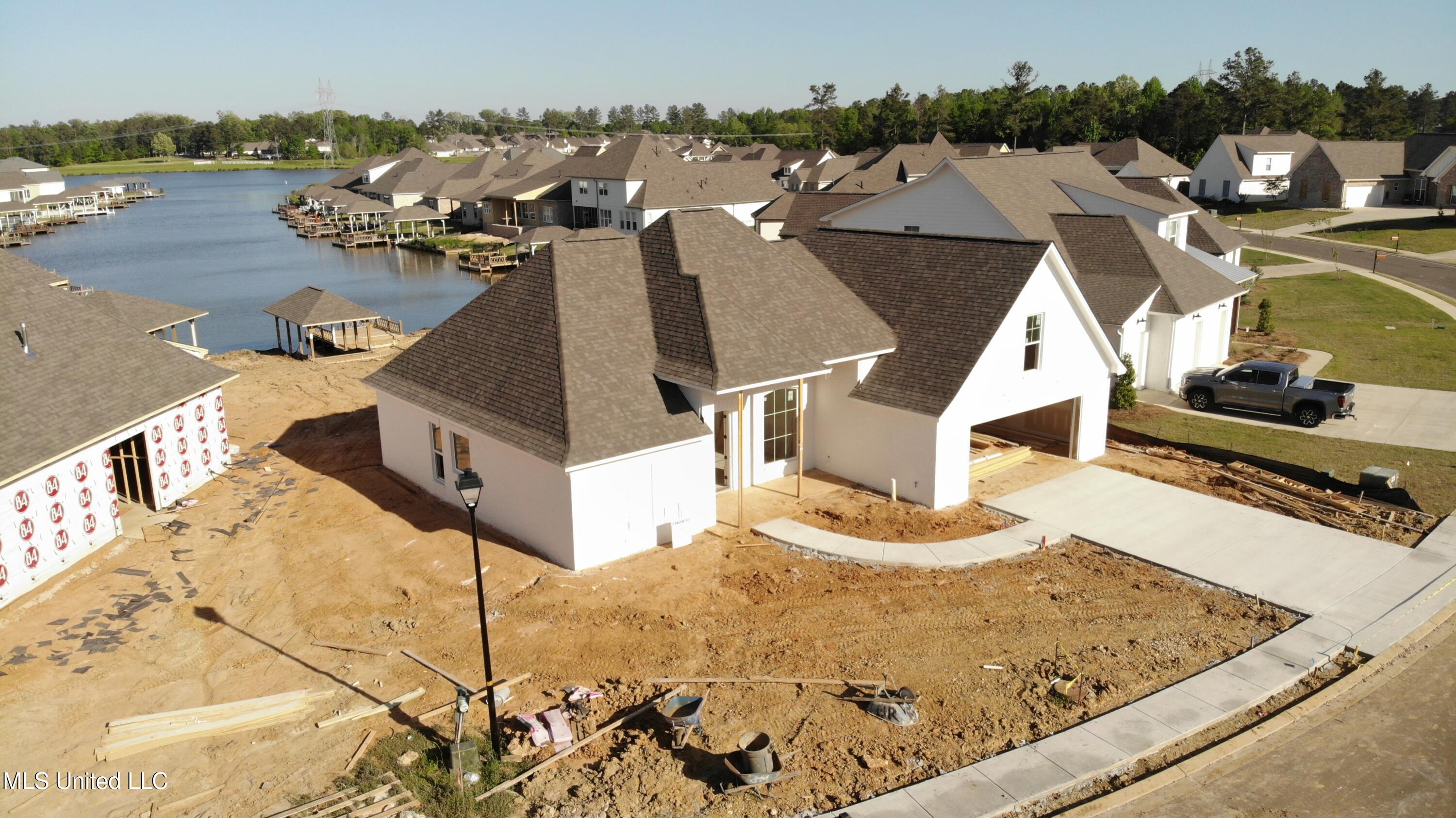 102 Herons Bay Circle Property Photo 3