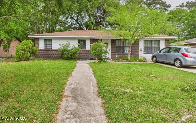 2112 Woodbury Road Property Photo 1