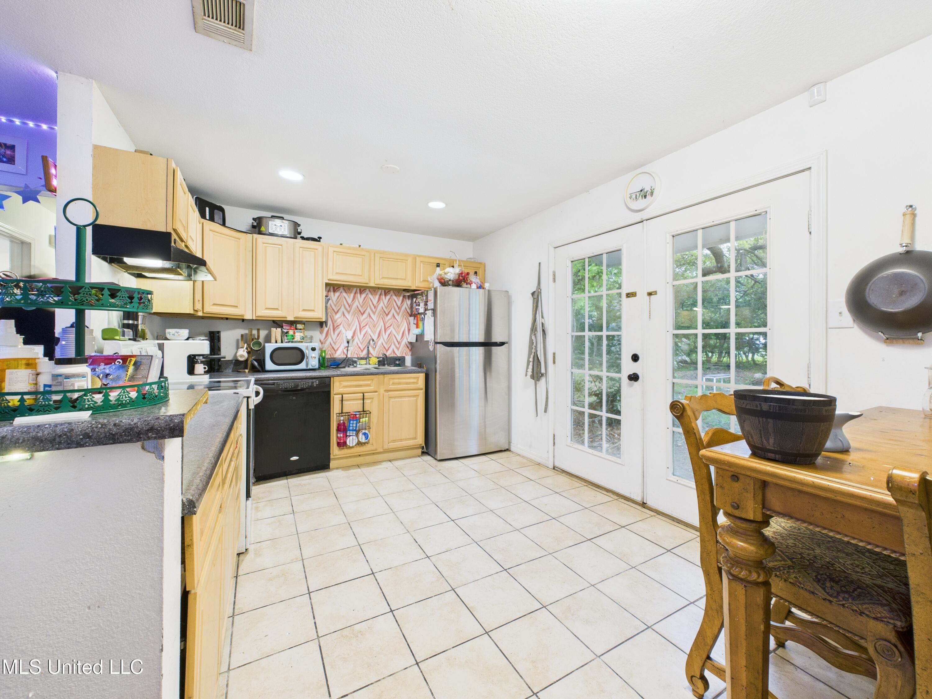2112 Woodbury Road Property Photo 5