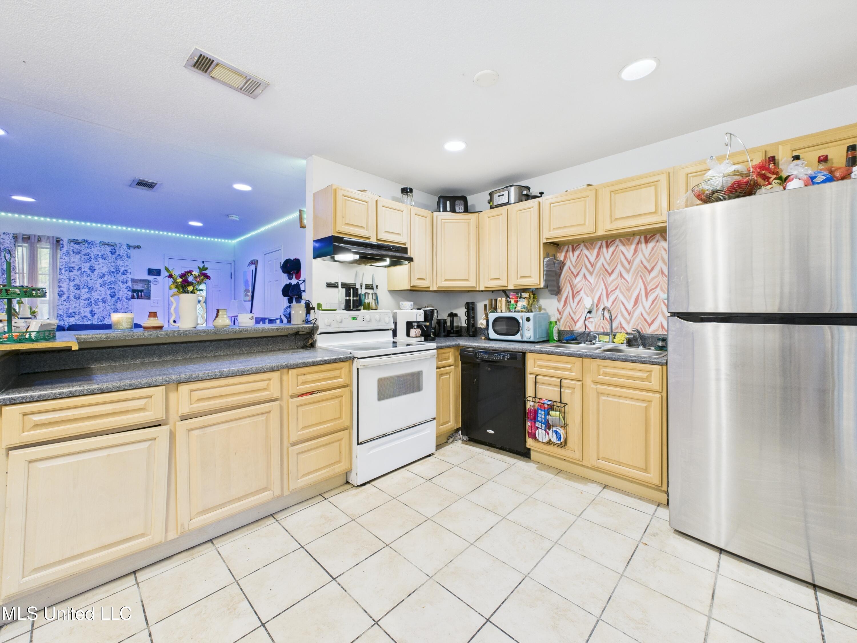 2112 Woodbury Road Property Photo 6