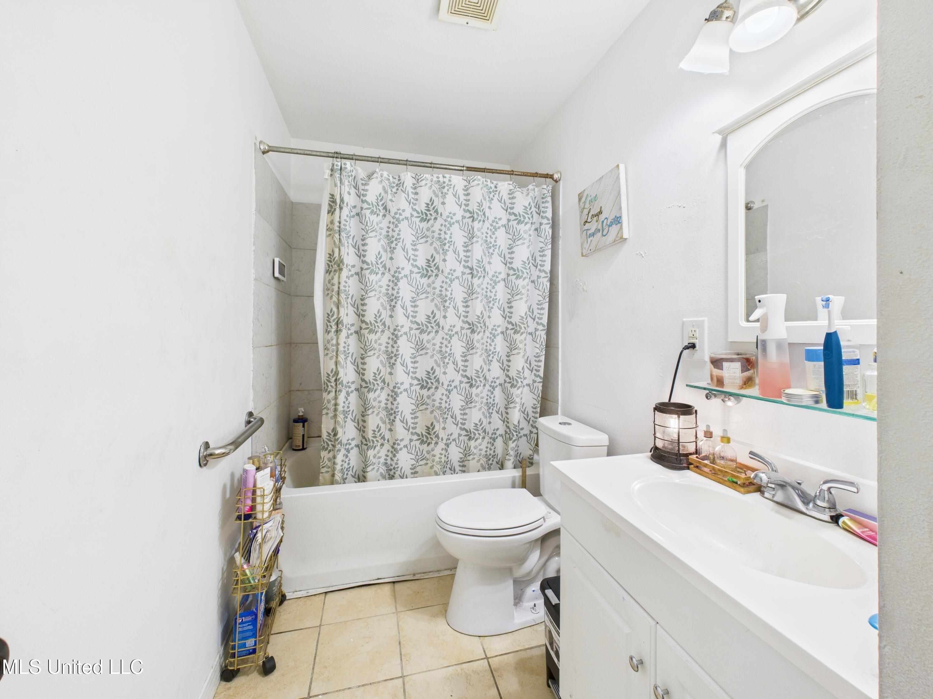 2112 Woodbury Road Property Photo 7