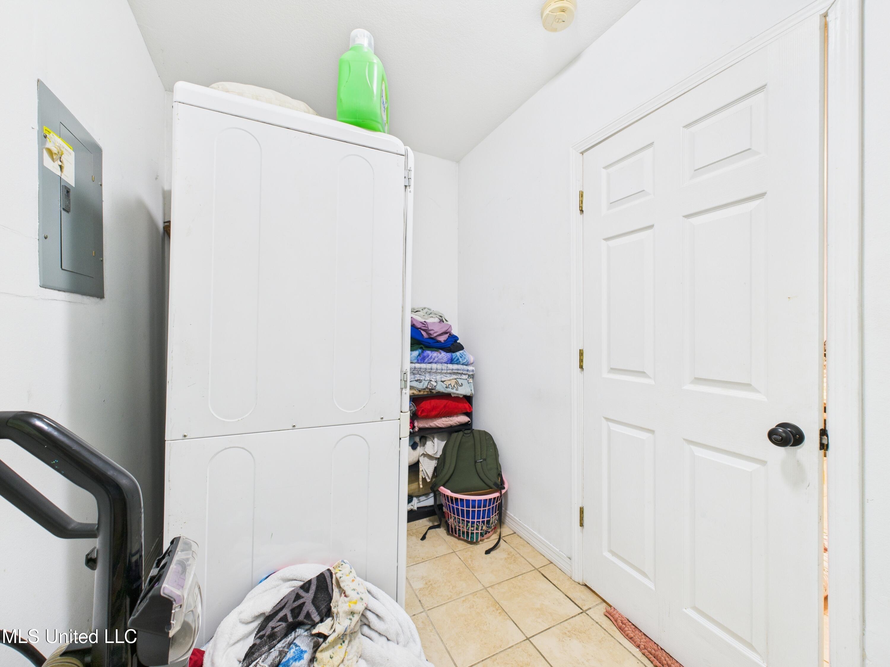 2112 Woodbury Road Property Photo 10