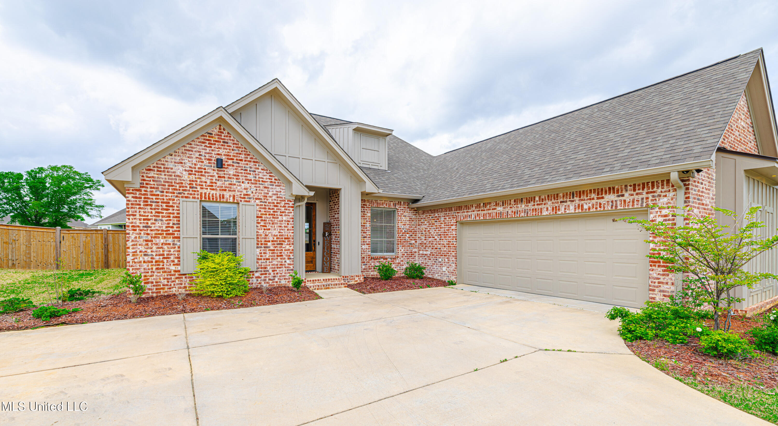703 Summerfield Drive Property Photo 3