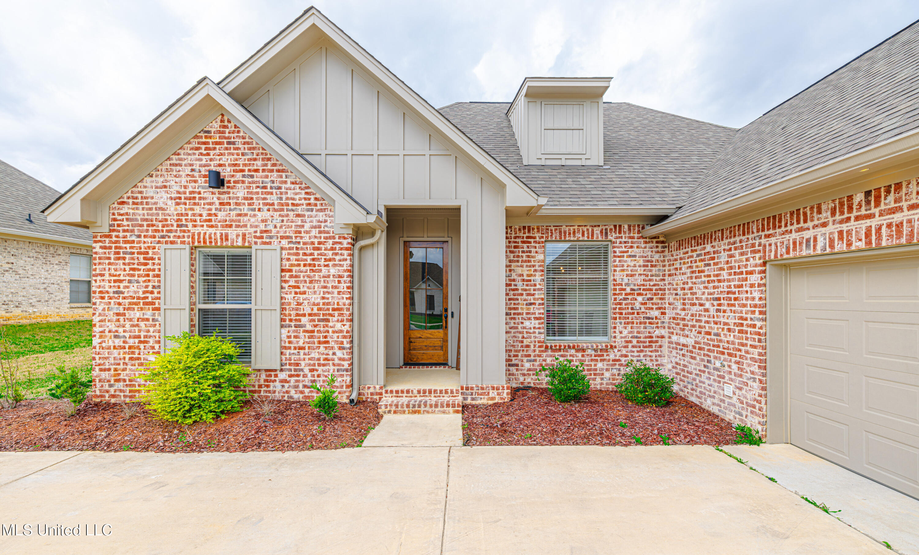 703 Summerfield Drive Property Photo 4