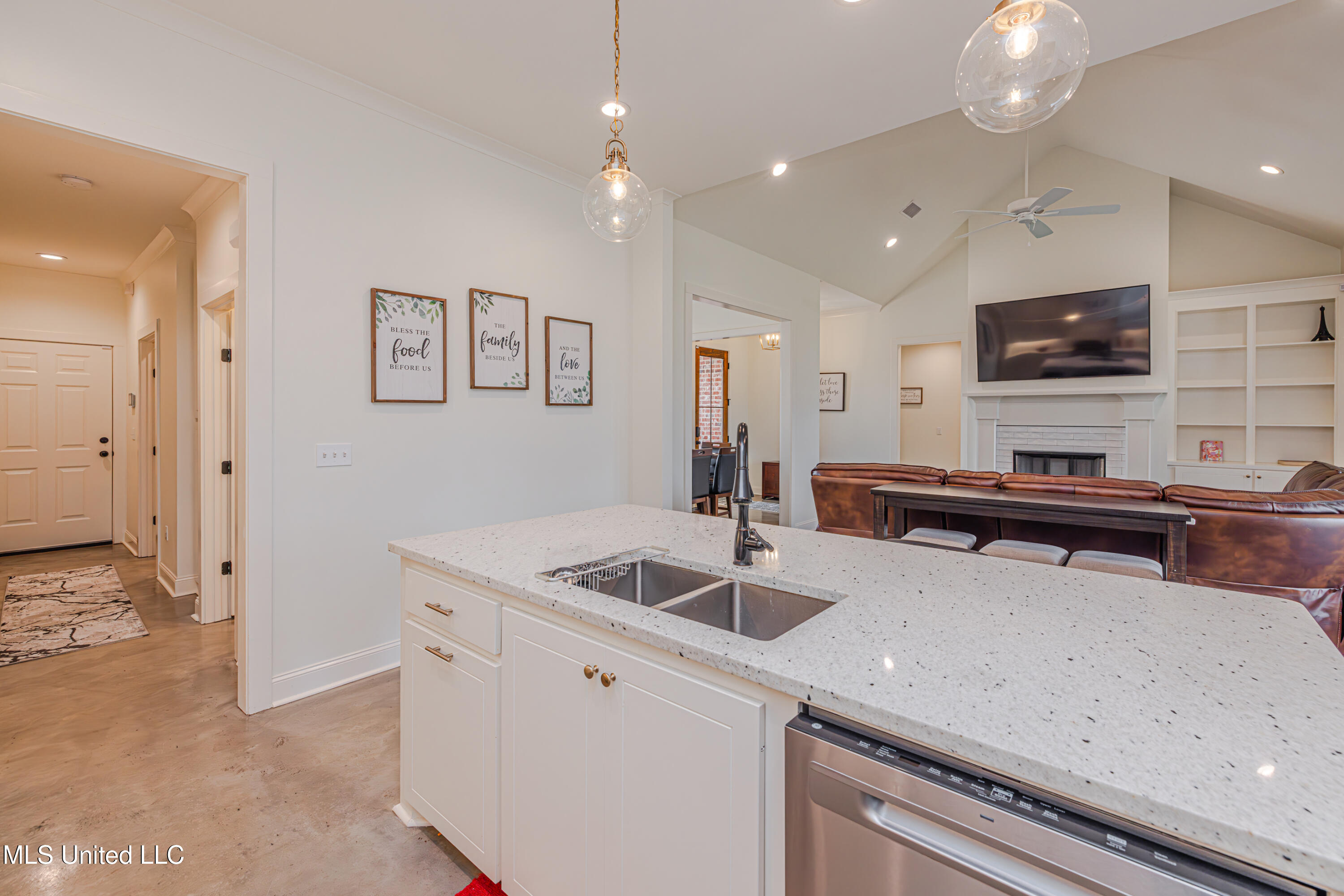 703 Summerfield Drive Property Photo 16
