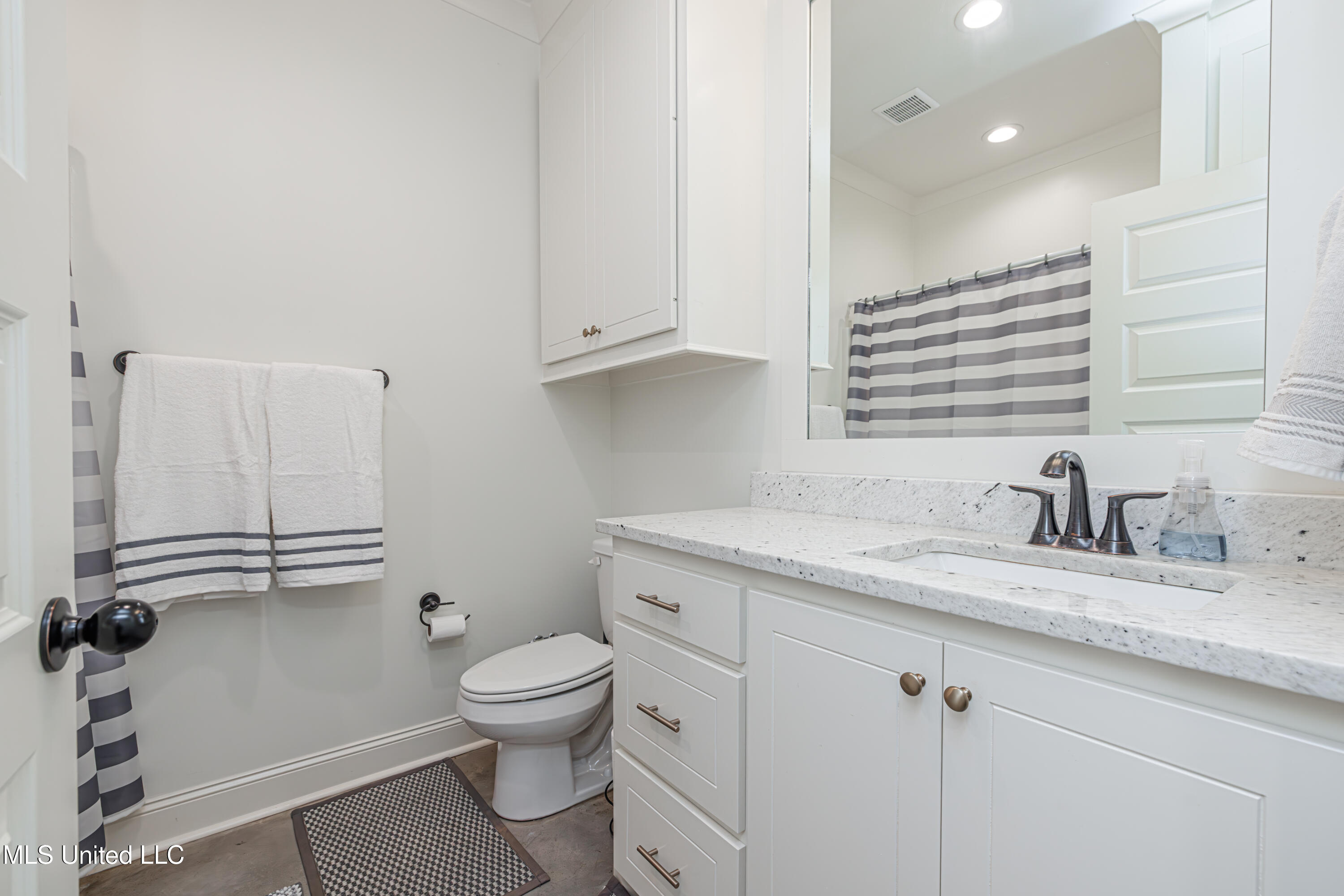 703 Summerfield Drive Property Photo 34