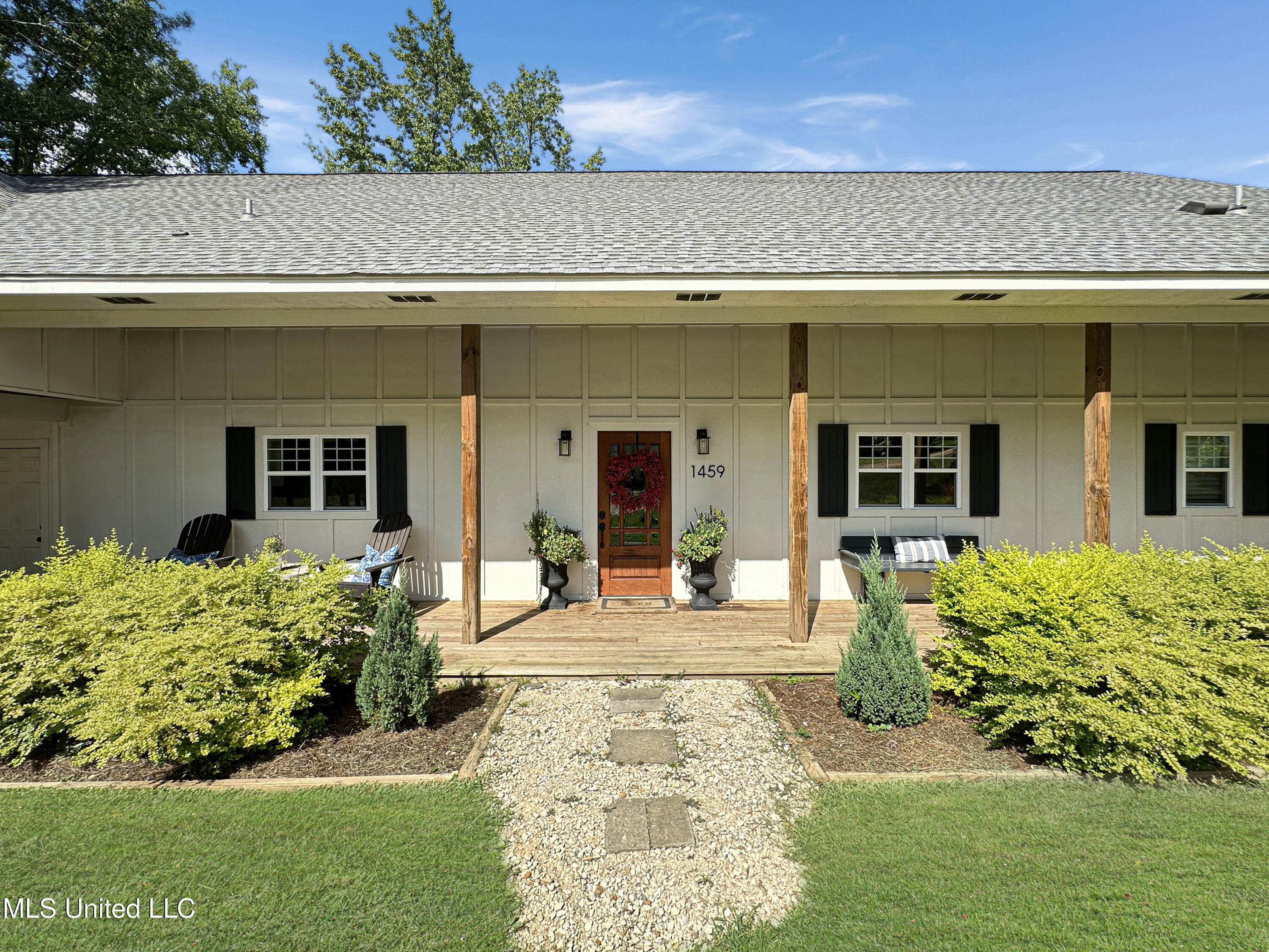 1459 Monterey Road Property Photo 2