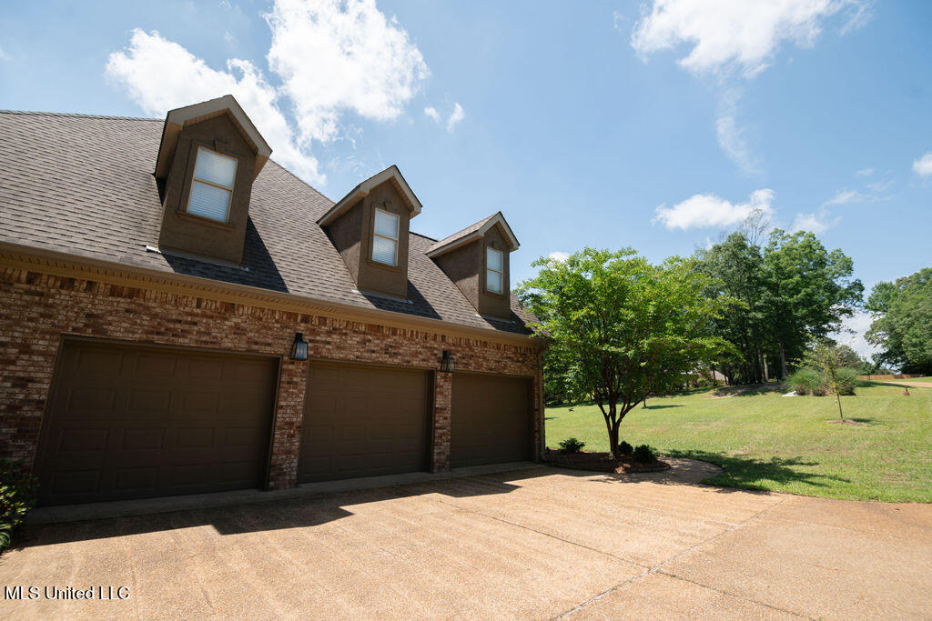 185 Magnolia Springs Drive Property Photo 5