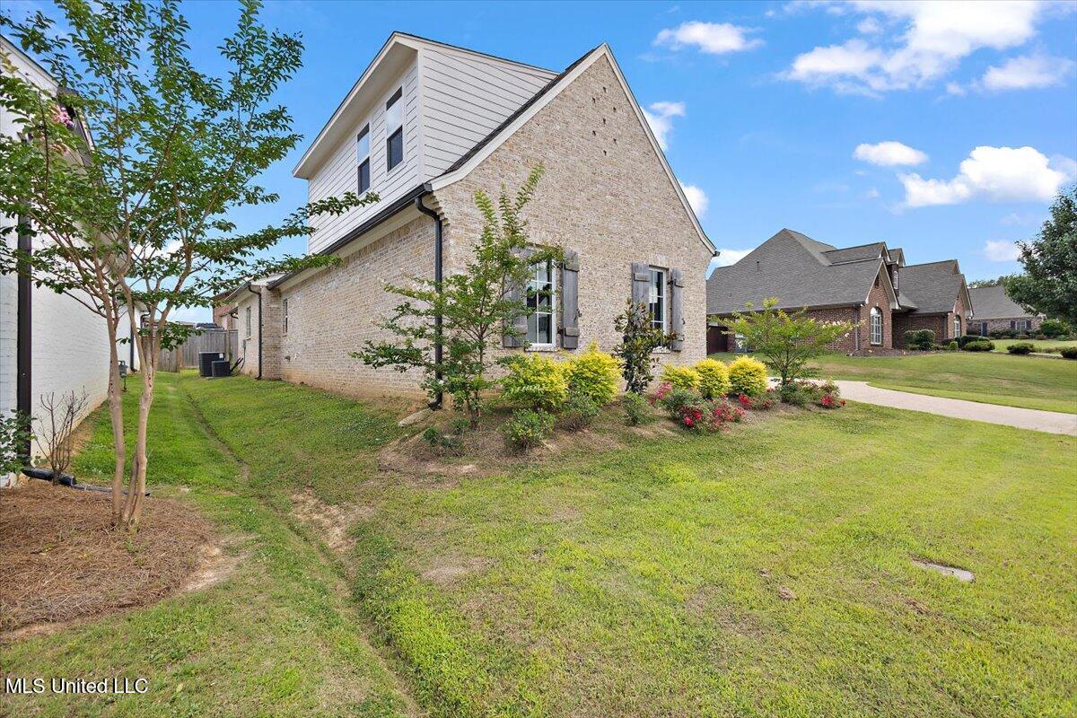 108 Deer Hollow Hollow Property Photo 3