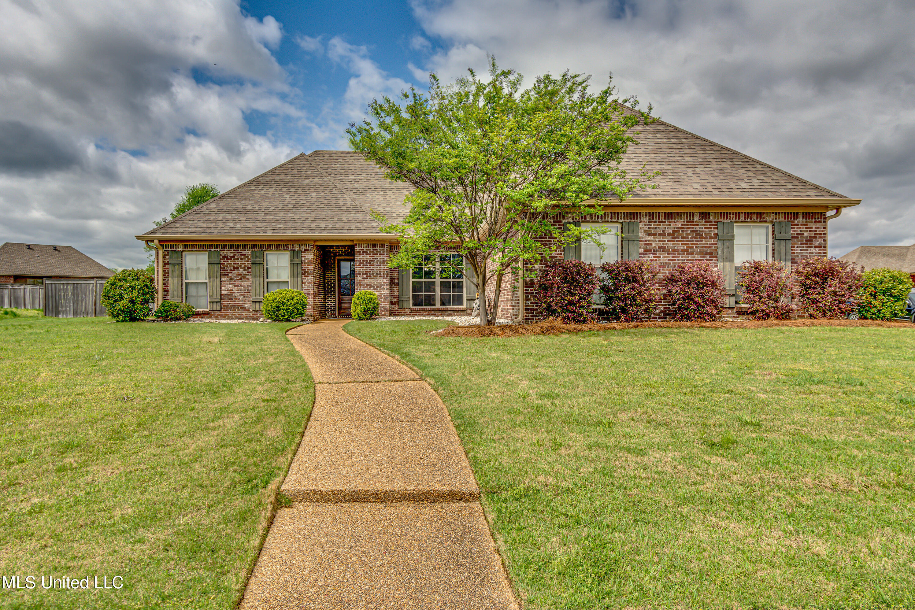 1940 E Ridge Circle Property Photo 1