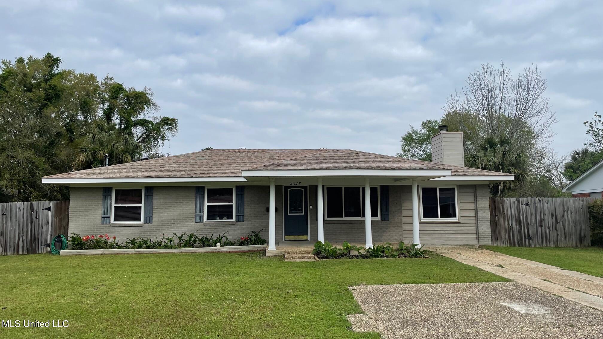 2217 Taylor Boulevard Property Photo