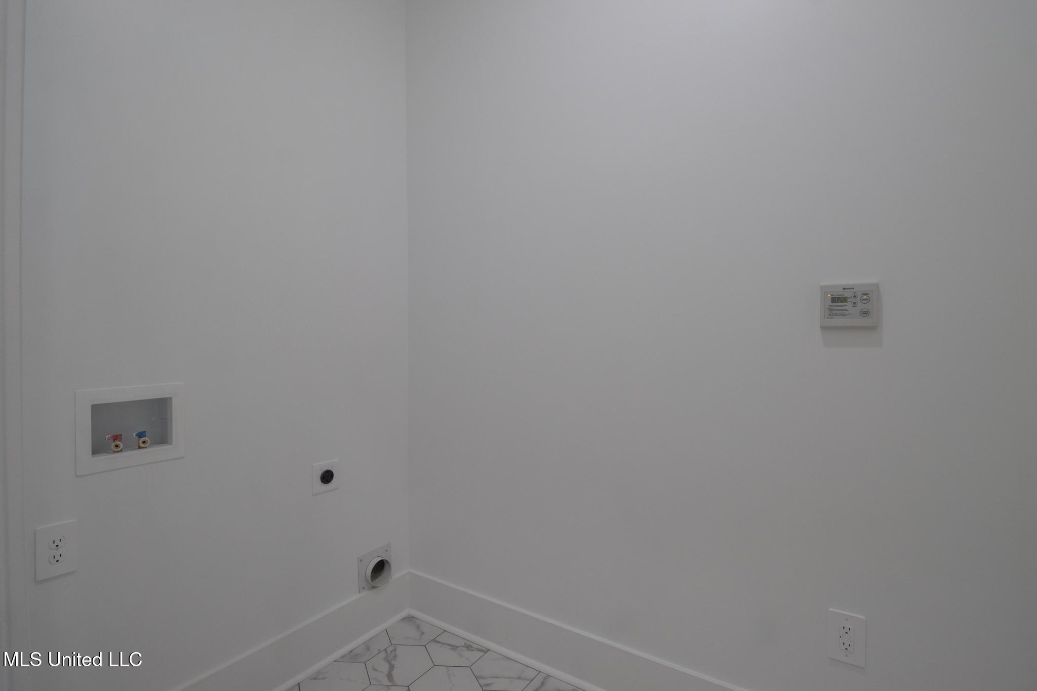 103 E 2nd Street Property Photo 10