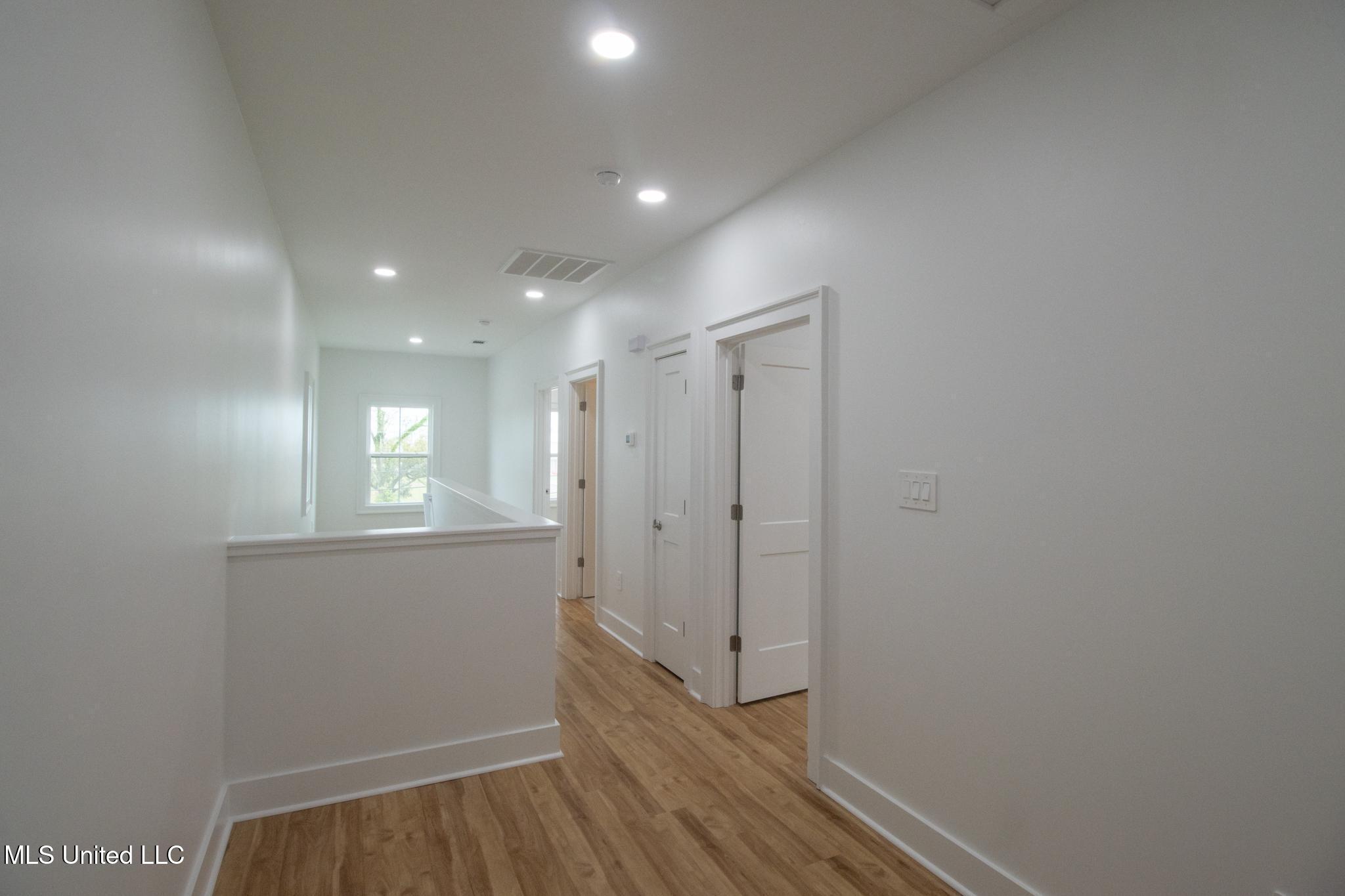103 E 2nd Street Property Photo 19