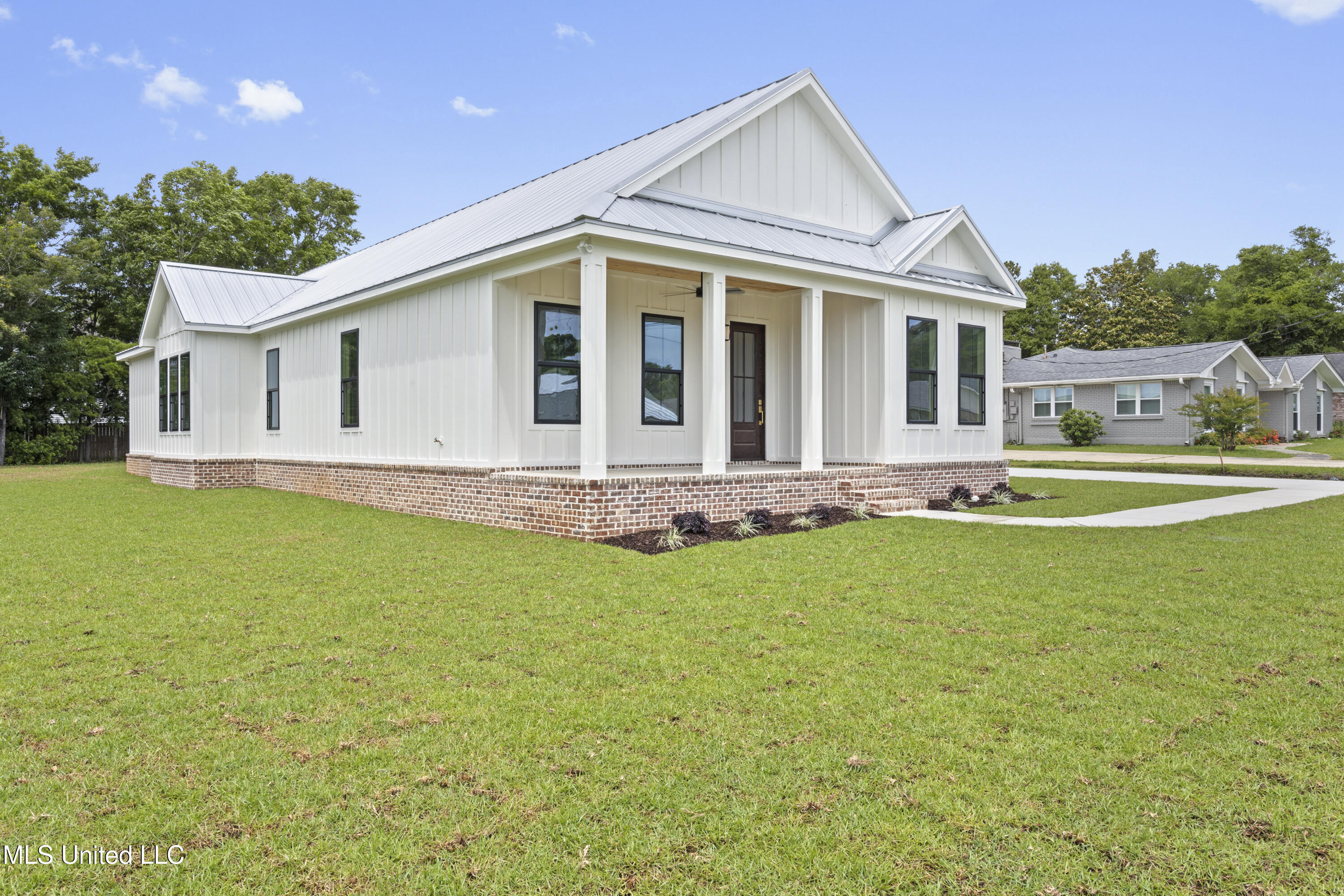 217 White Harbor Road Property Photo 1