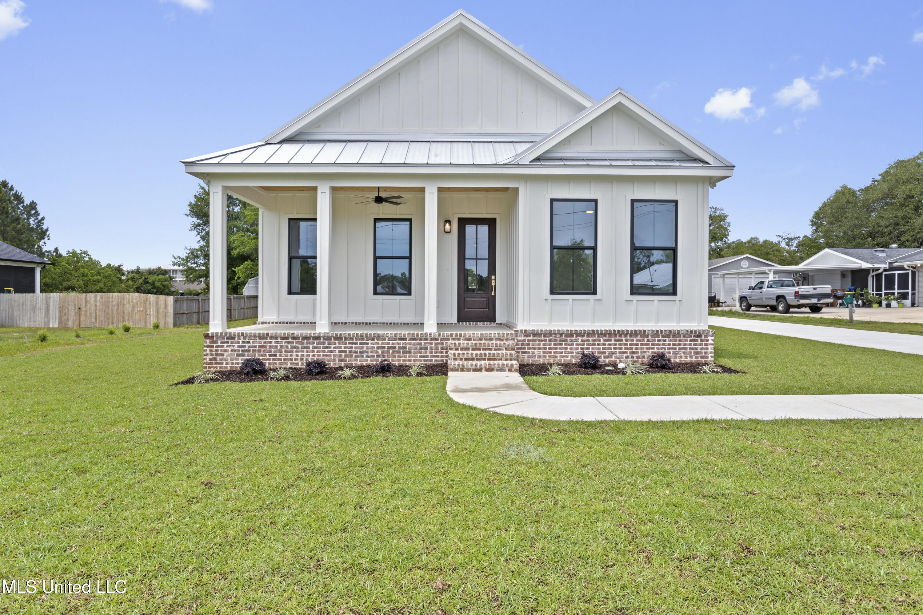 217 White Harbor Road Property Photo 2