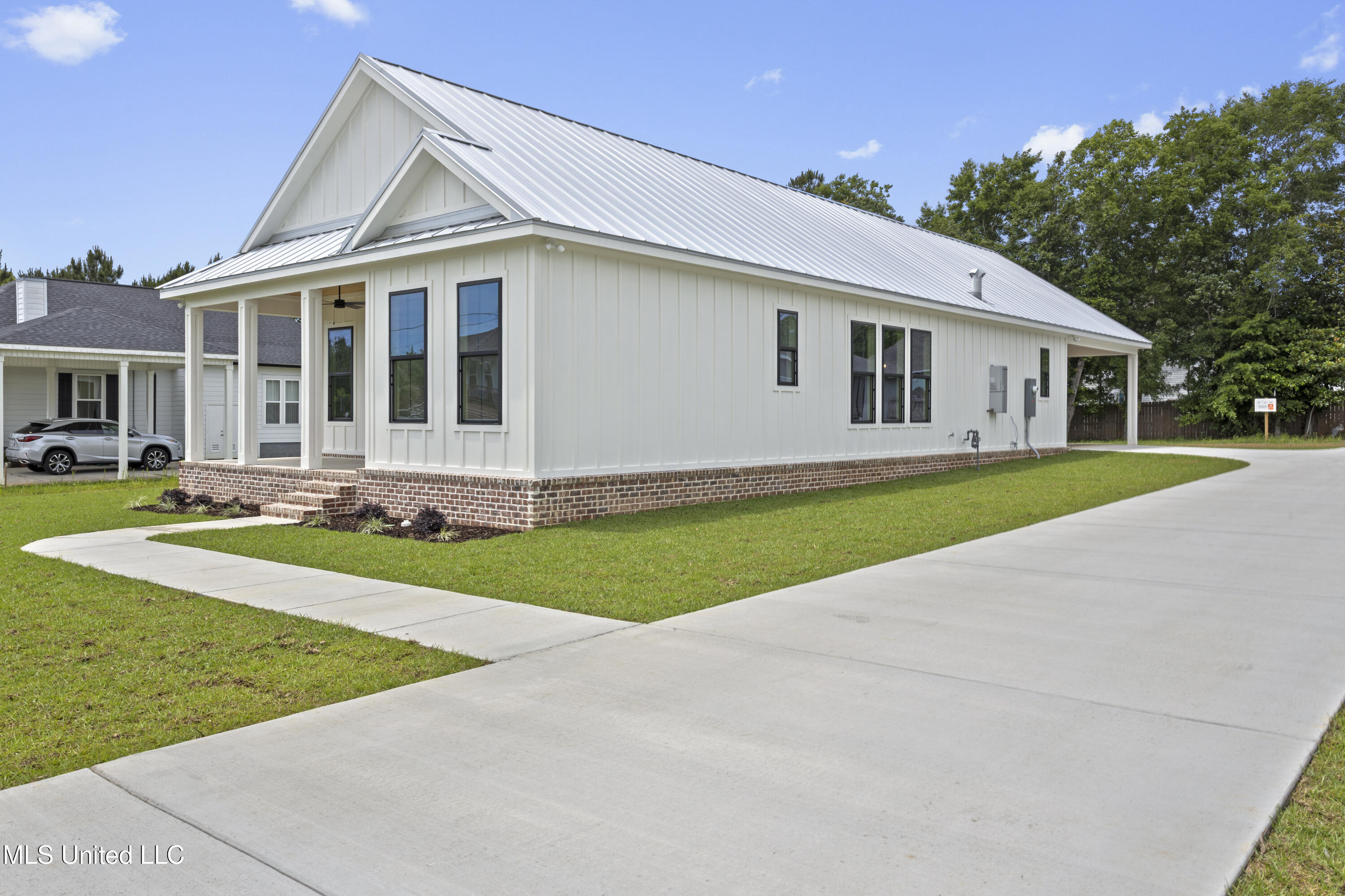 217 White Harbor Road Property Photo 4