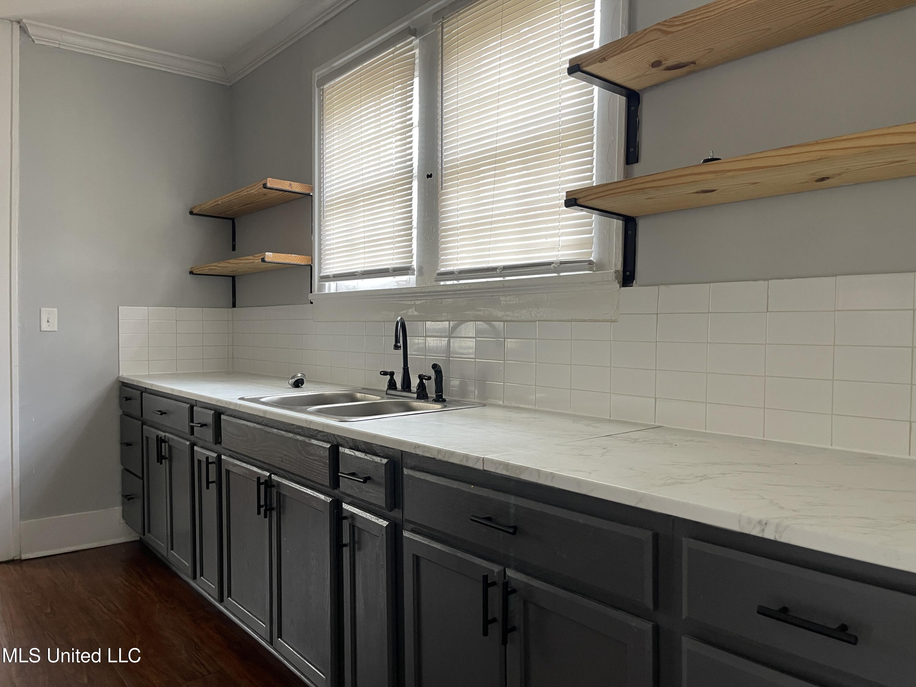 1023 Madison Street Property Photo 7