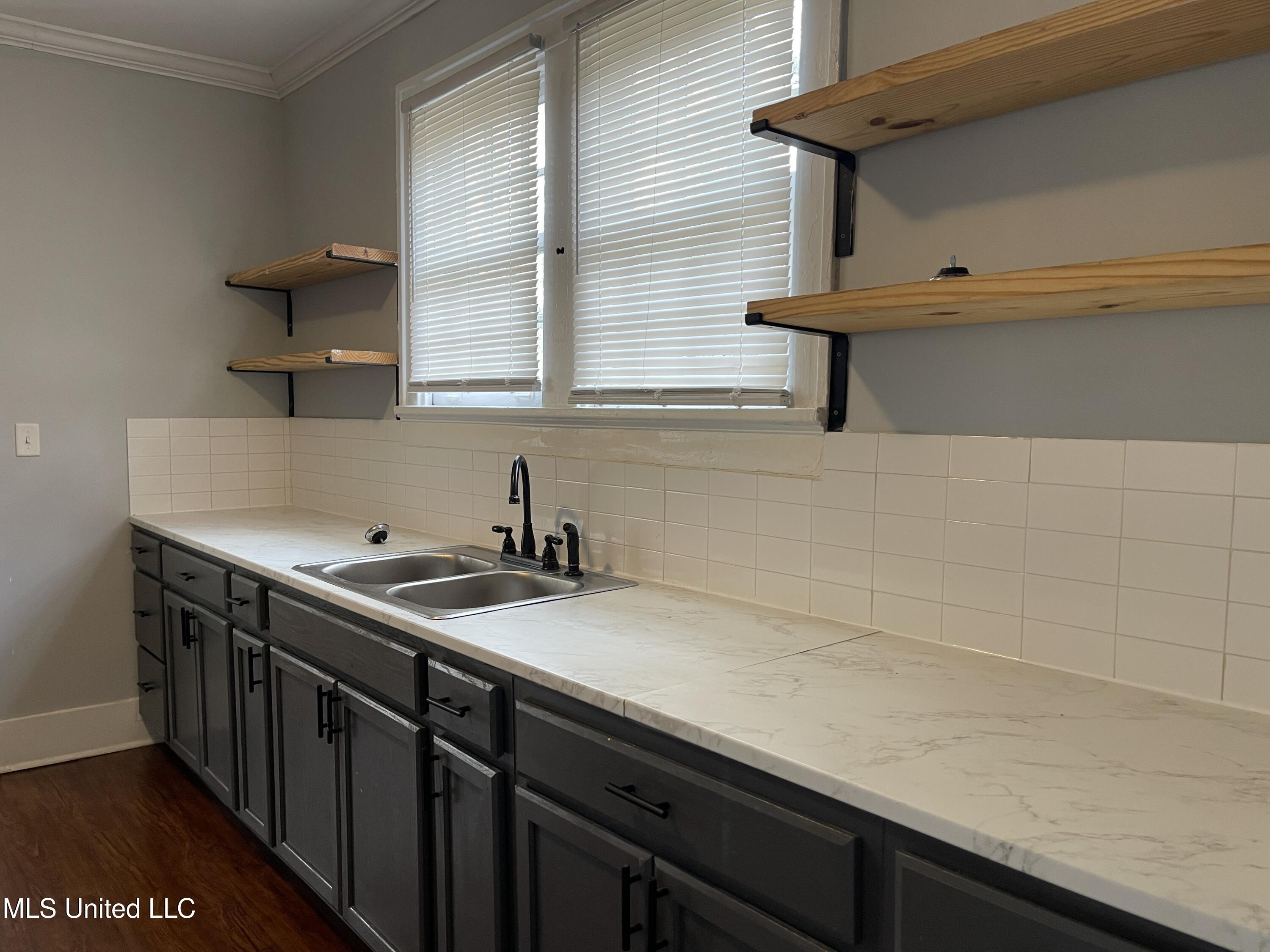 1023 Madison Street Property Photo 8