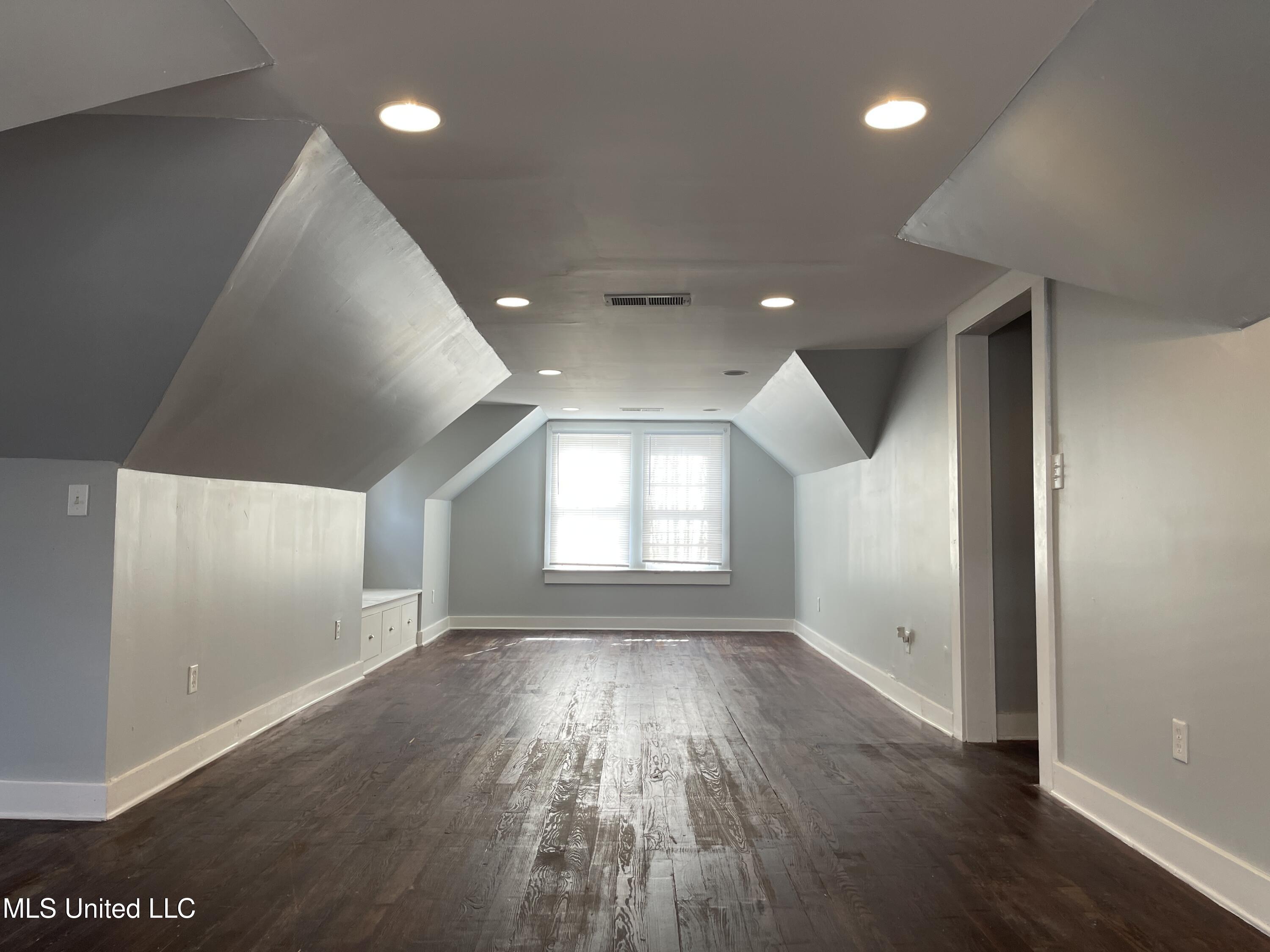 1023 Madison Street Property Photo 30