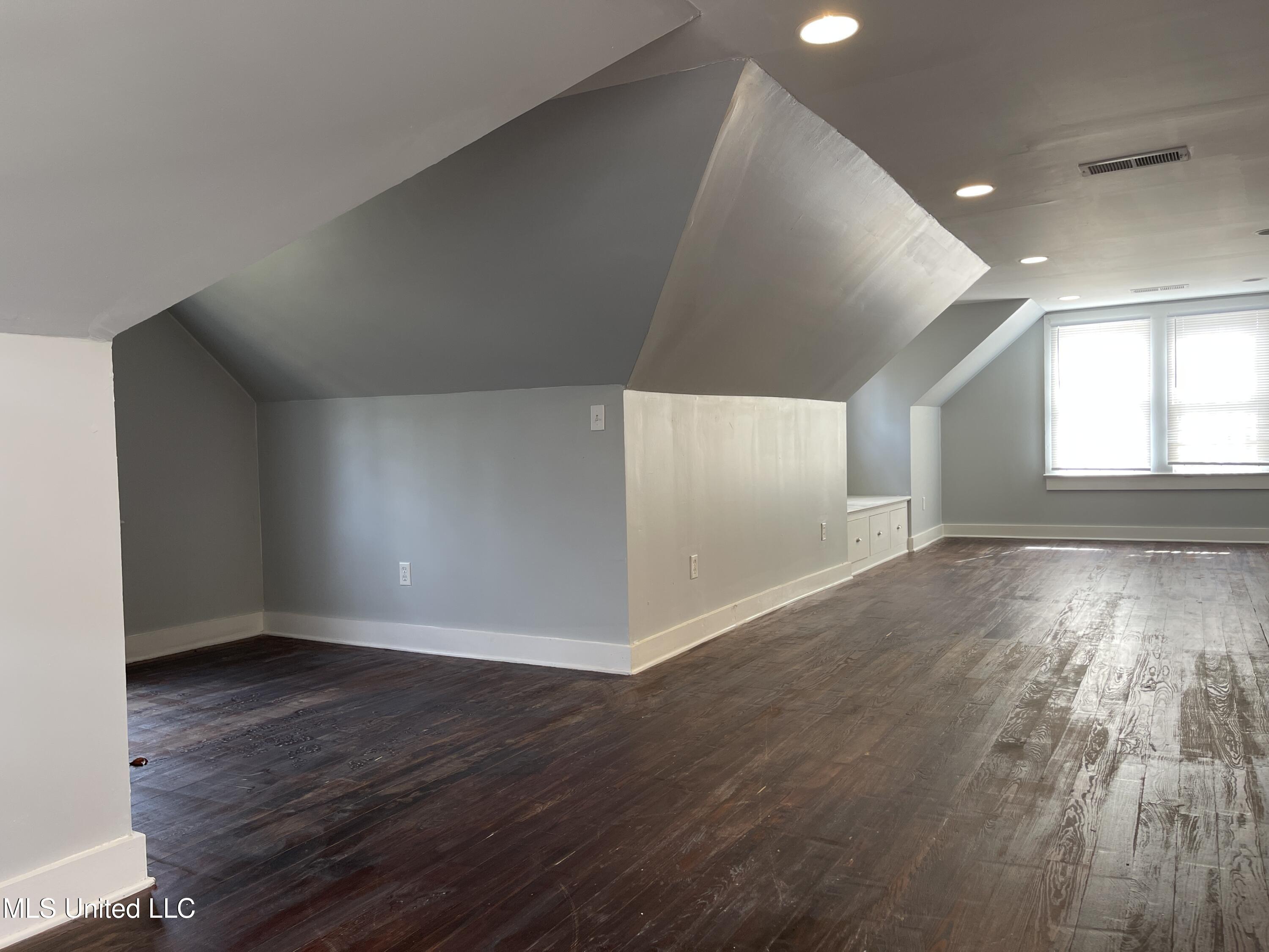 1023 Madison Street Property Photo 31