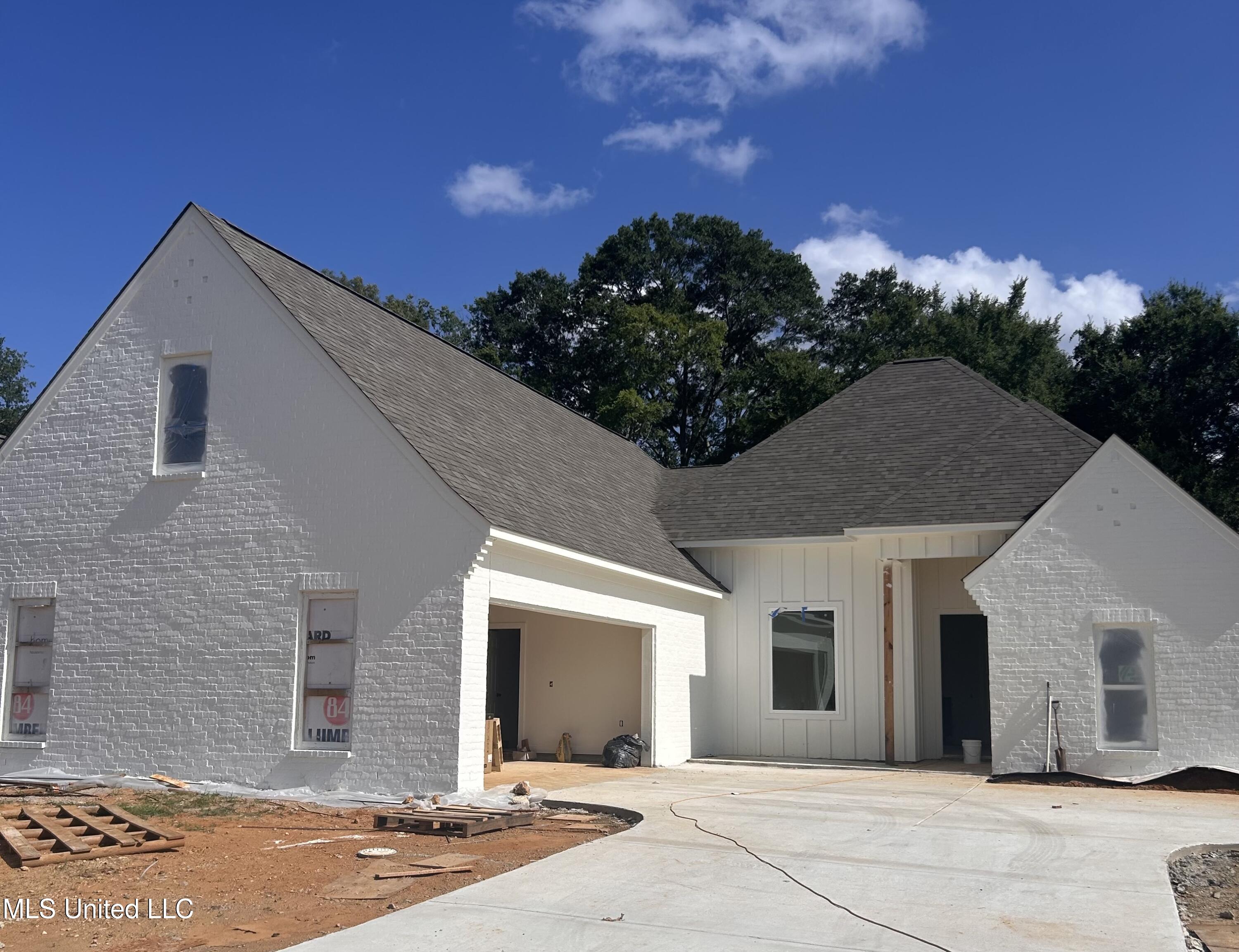 176 Sweetbriar Circle Property Photo 1