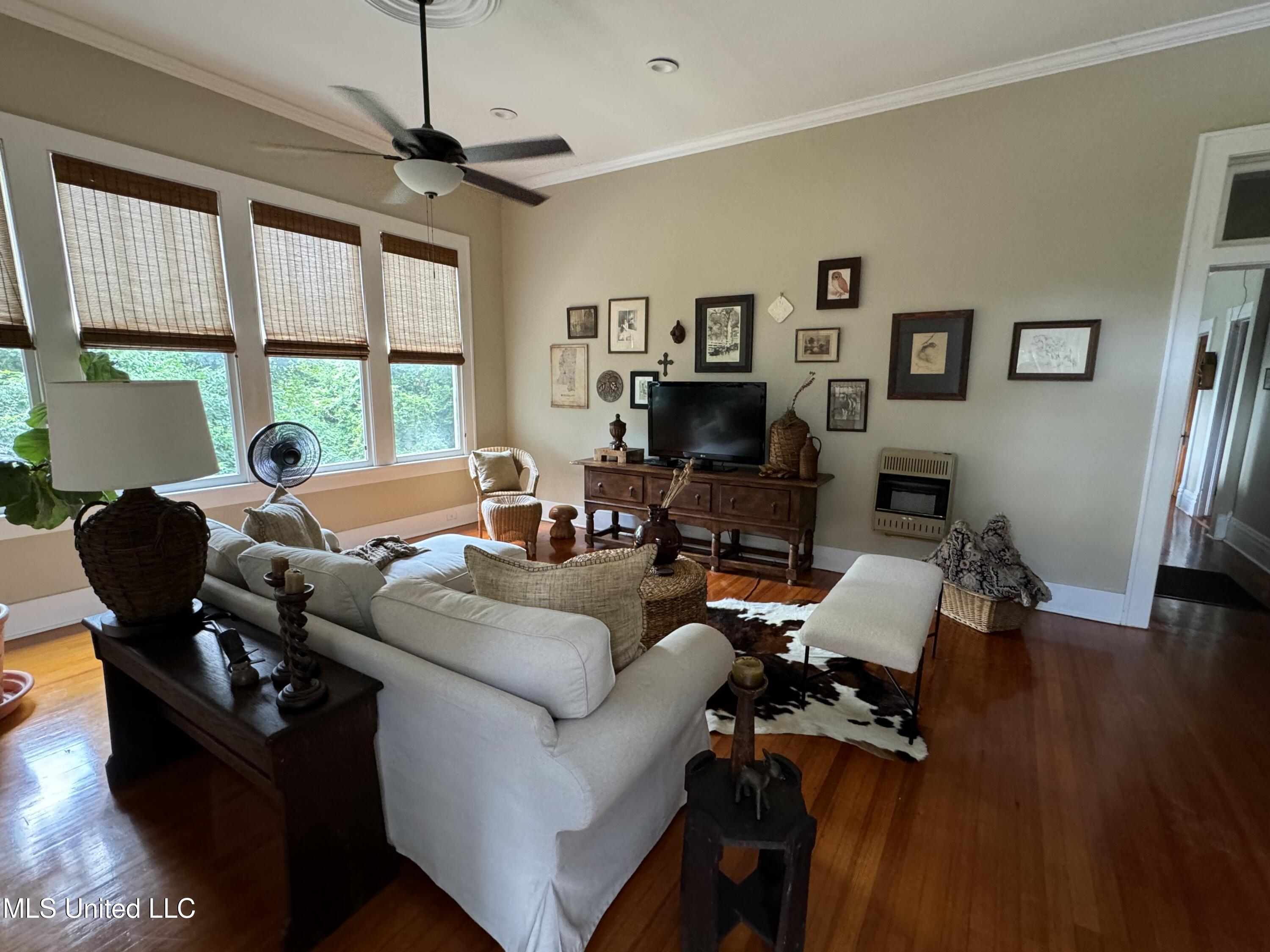 304 Lambert Street Property Photo 4