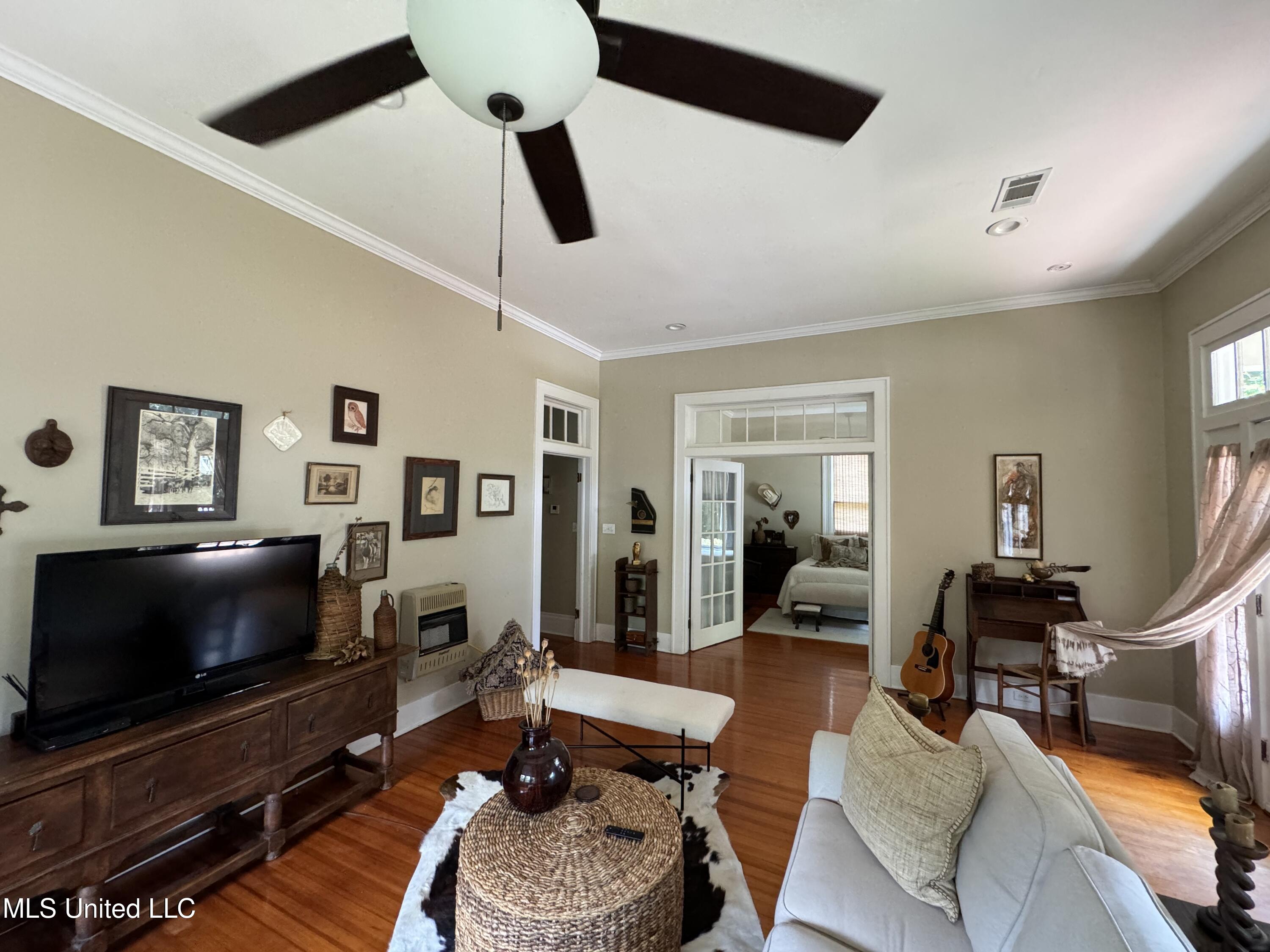304 Lambert Street Property Photo 6