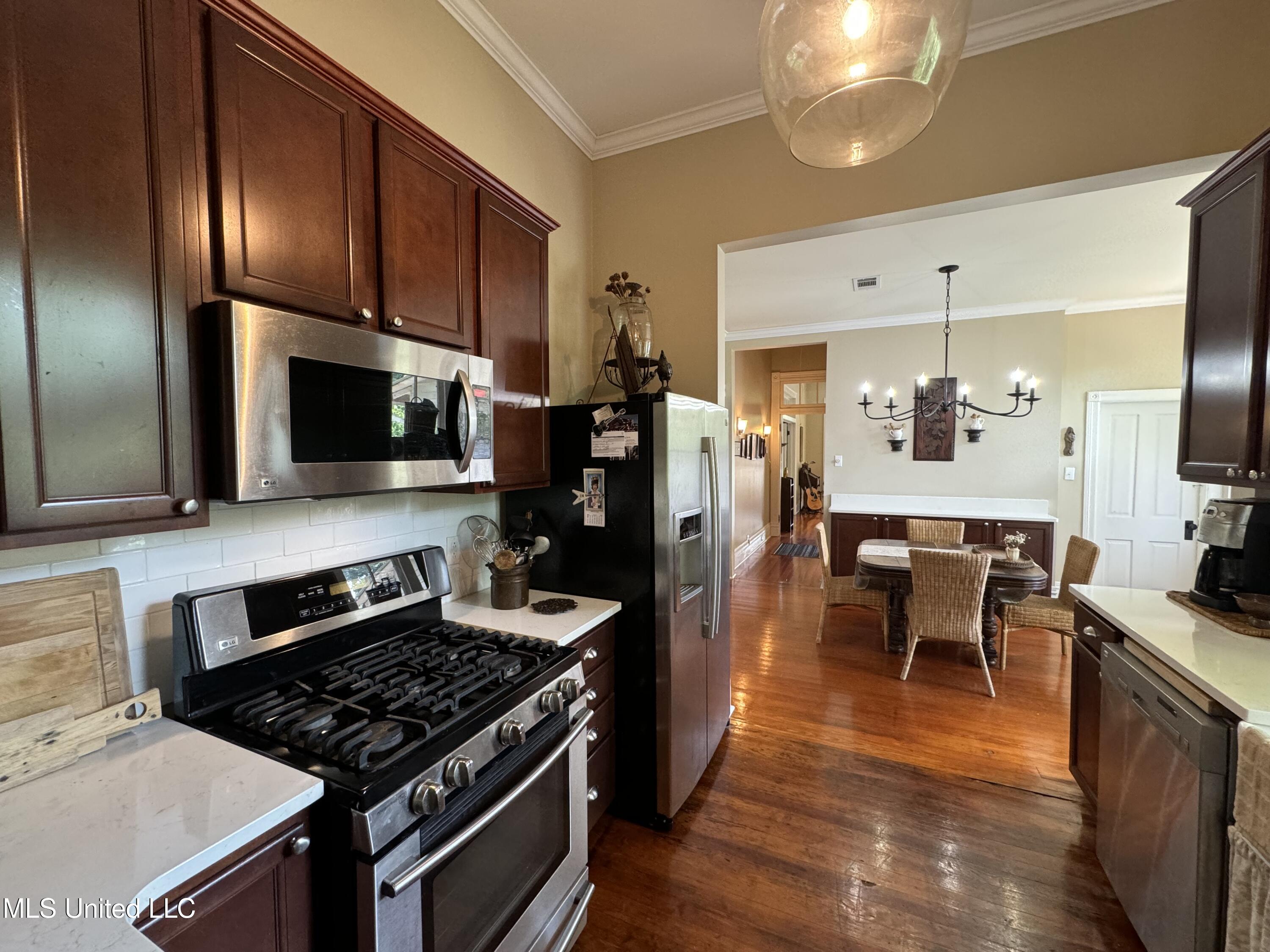 304 Lambert Street Property Photo 16