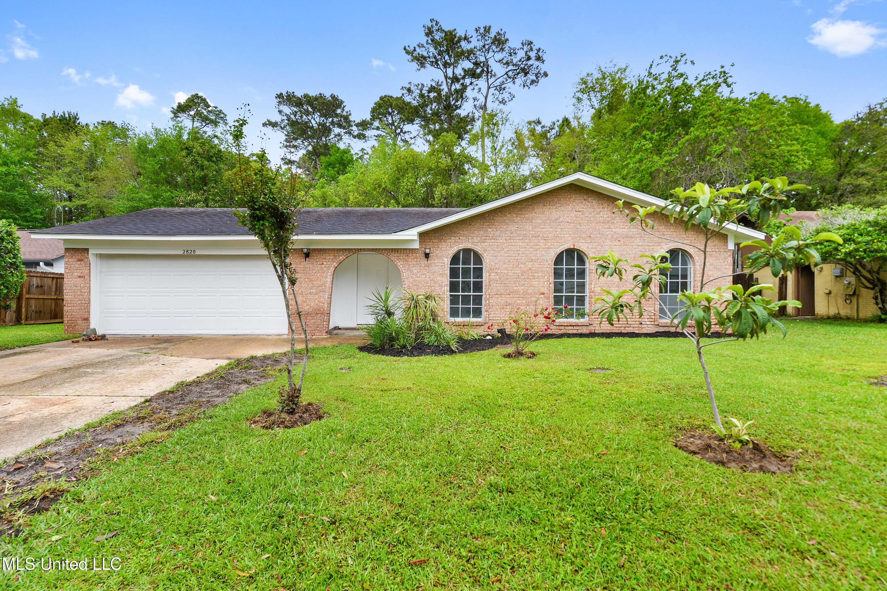 2820 Lawnwood Drive Property Photo 1
