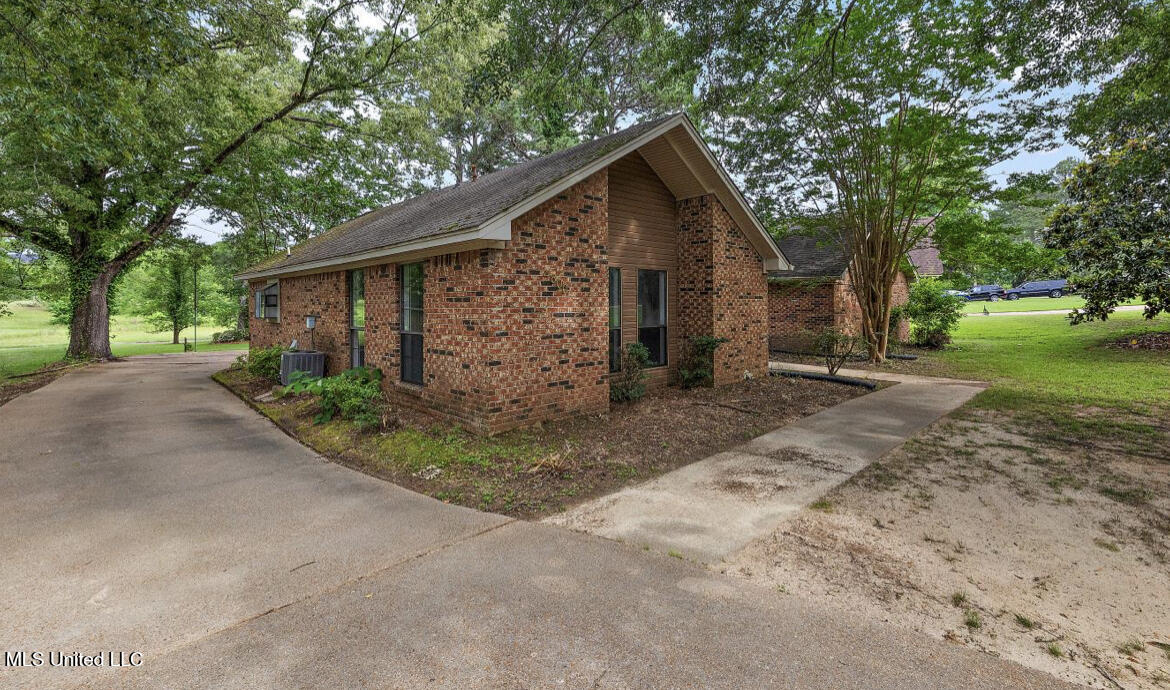 4800 Brookwood Place Property Photo 2